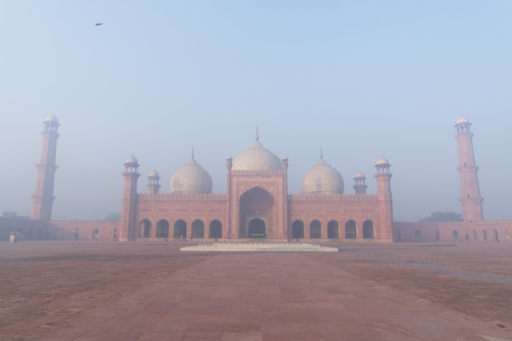  The Badshahi Mosque built by the Mughal emperor Aurangzeb 