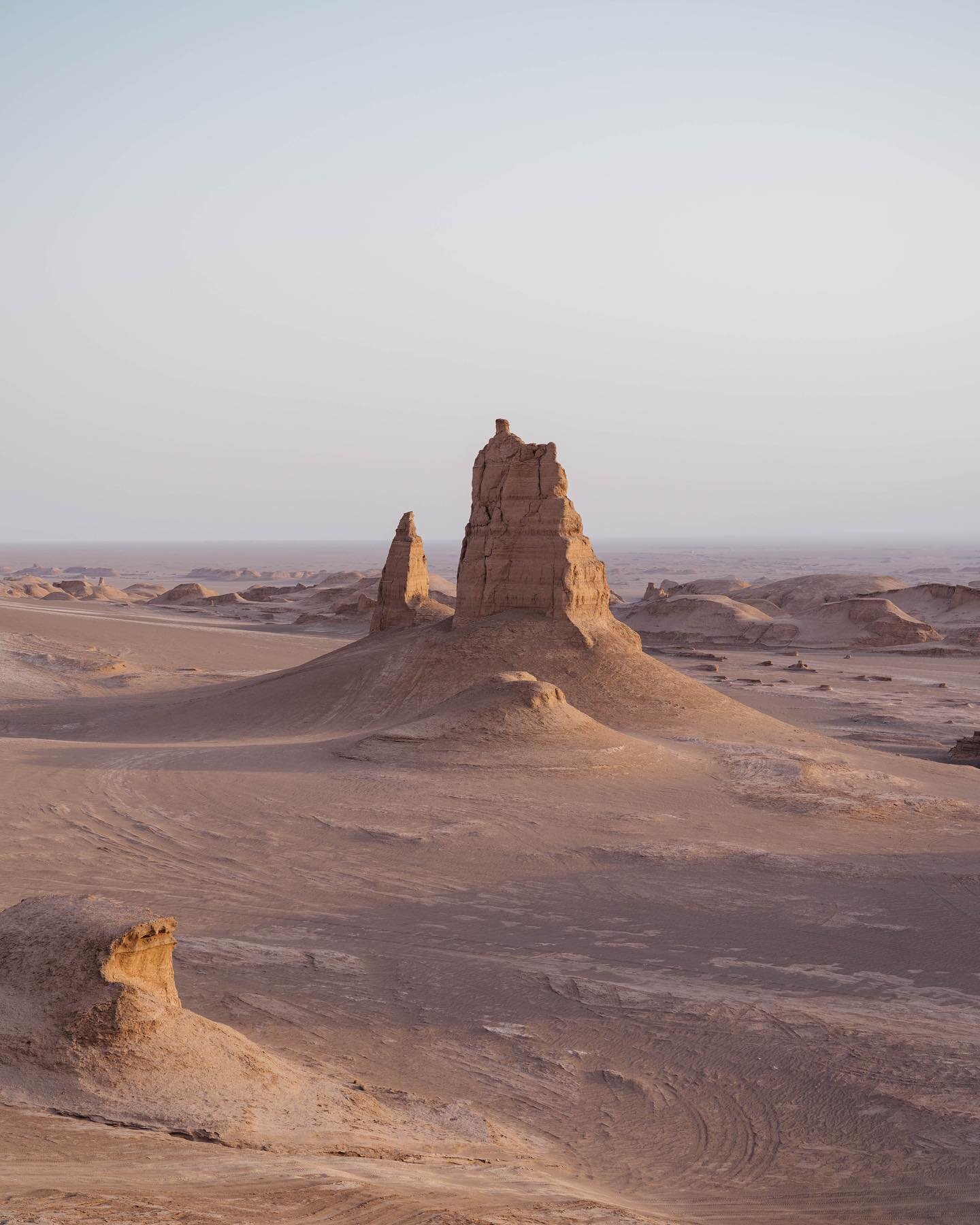 The Lut Desert in Iran, the hottest place on earth. One of three deserts I crossed on my Silk Road journey in 2019. I&rsquo;ll be giving a talk about this journey next Wednesday. For details, click the link in my bio. I hope you can join!
&mdash;&mda