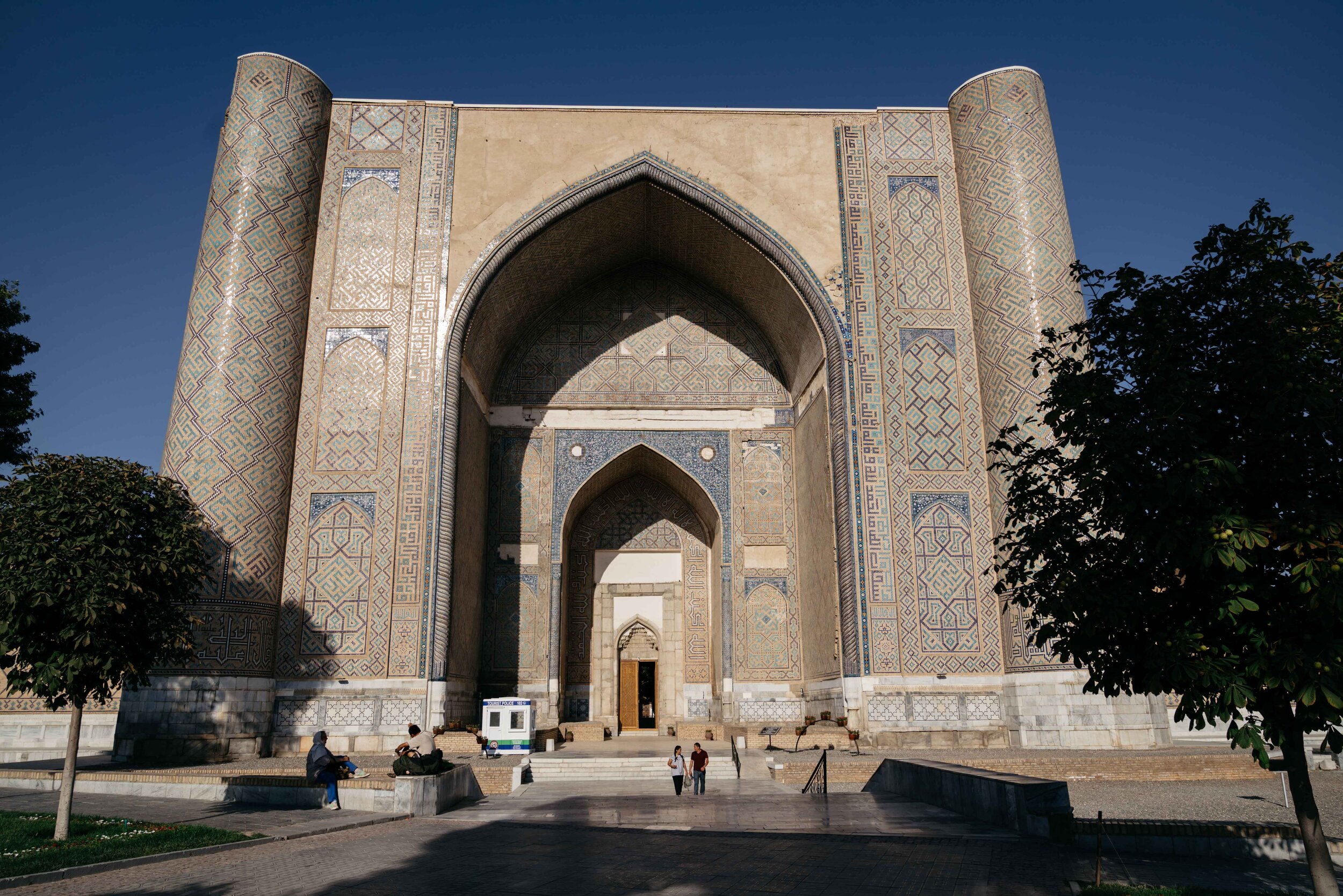  Entrance to the  Bibi-Khanym Mosque  