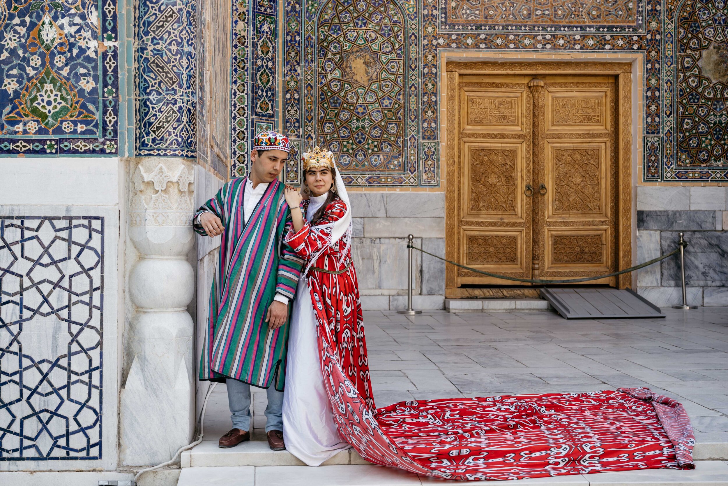  A couple in traditional dress onside the Sher-Dor Madrasah 