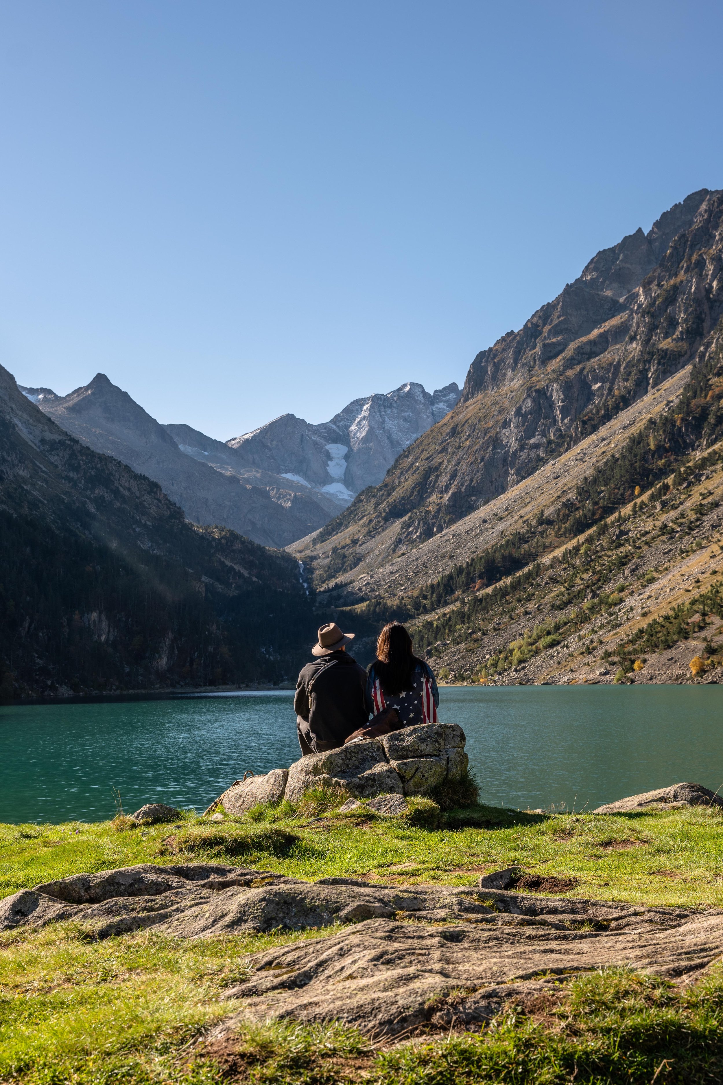  We took a break at Lac du Gaube. The Petit Vignemale can be seen almost in the centre, above and a little bit to the left of the gentleman’s hat. 