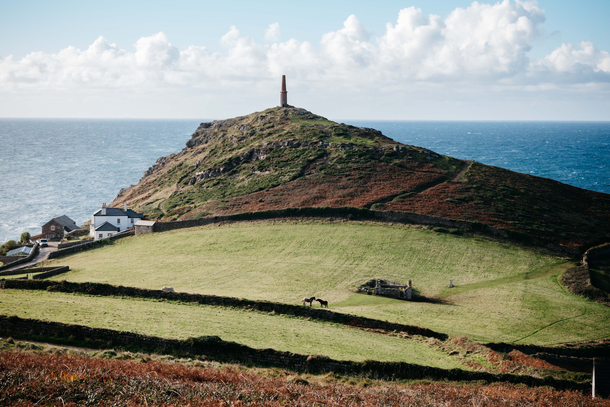  The smokestack of Cape Cornwall’s tin mine 