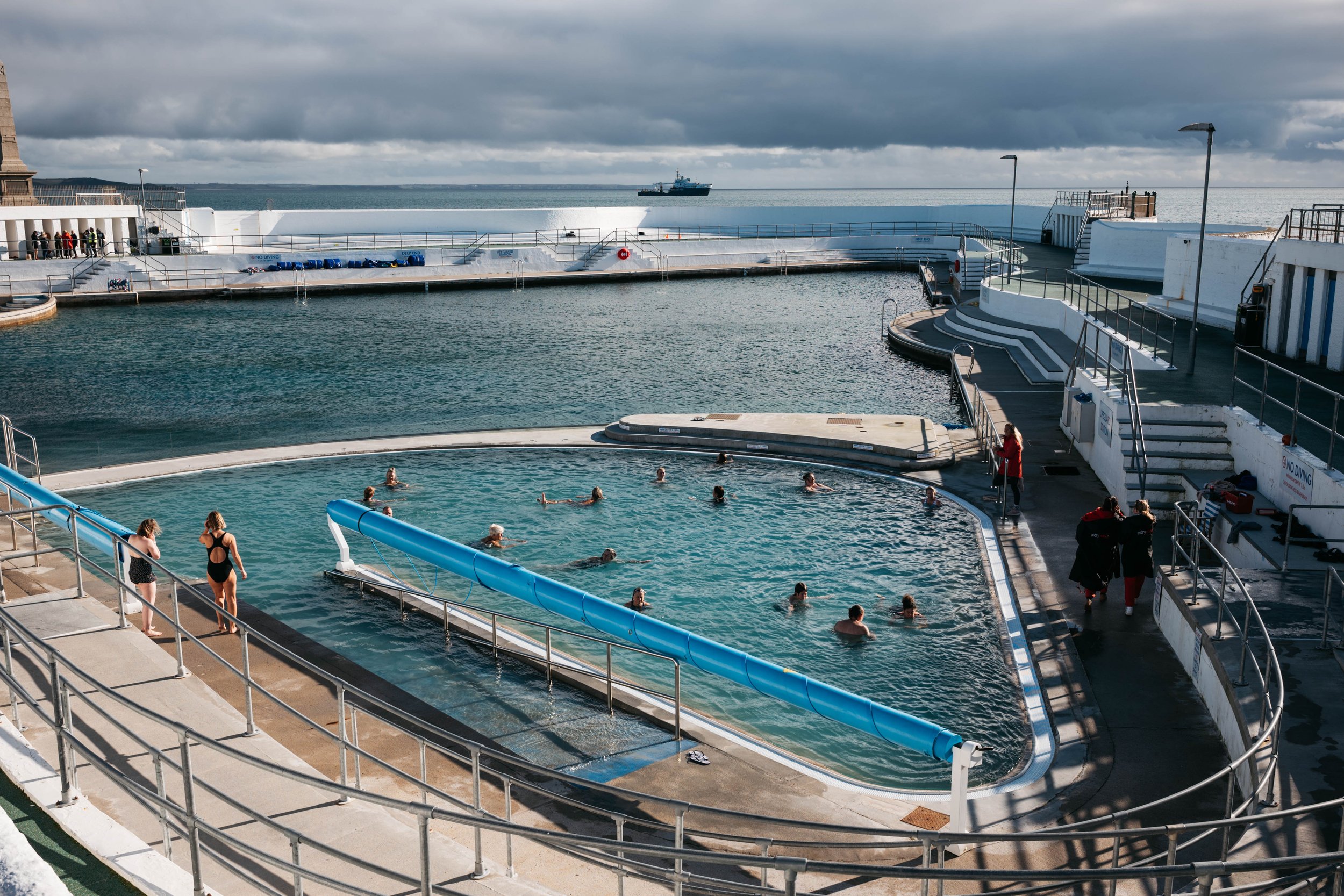  Another unusual feature of Penzance is its celebrated Art Deco lido. The water is warmed geothermally. 