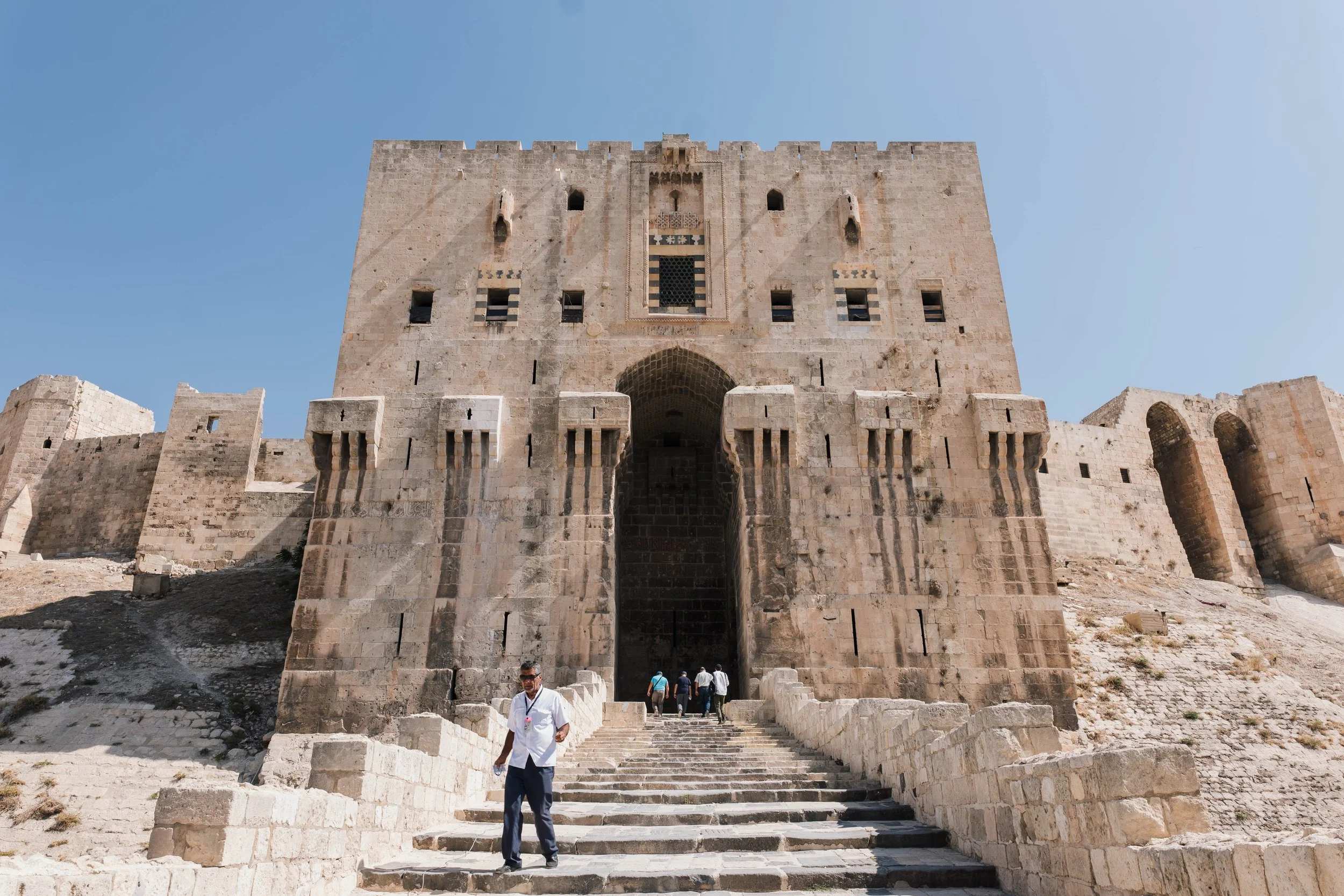  The sight after you pass through the entrance gate. 