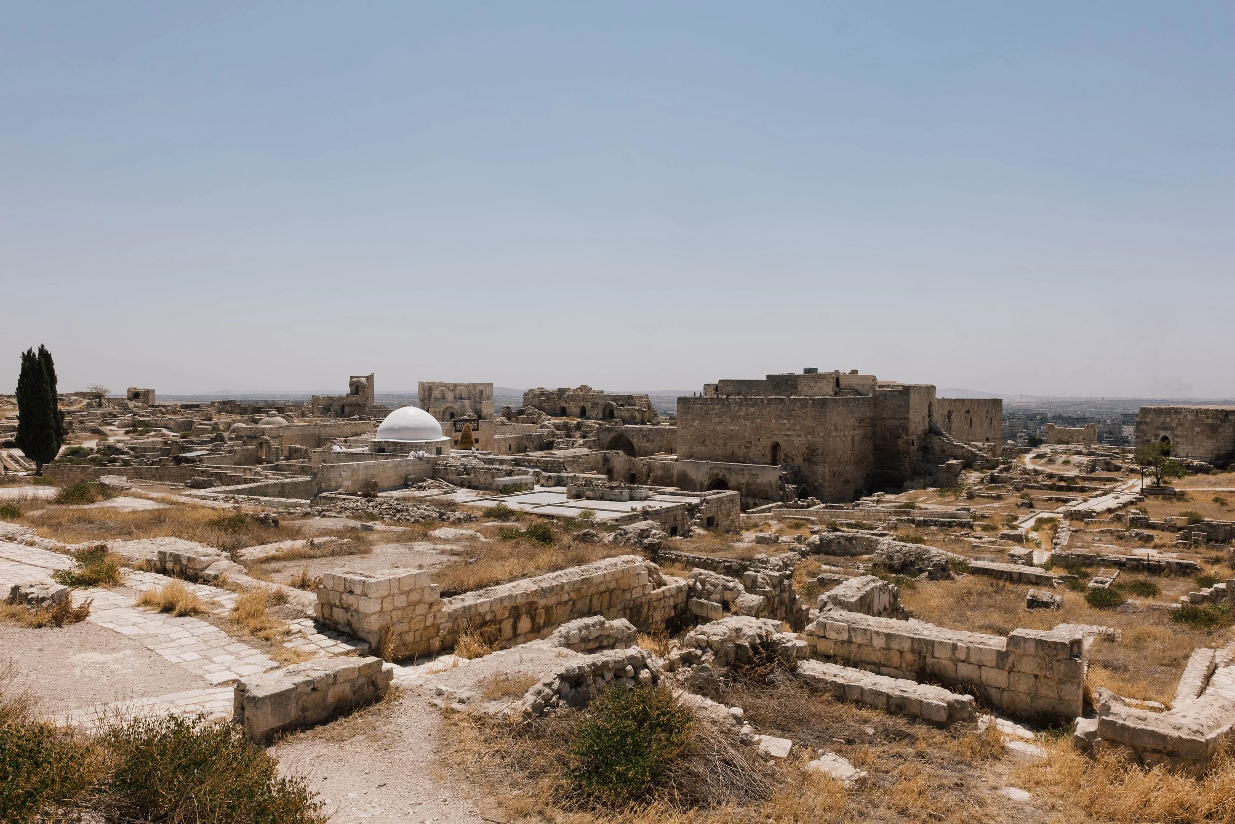  The interior of the Citadel contains a complex of palaces, mosques, baths and defensive structures 