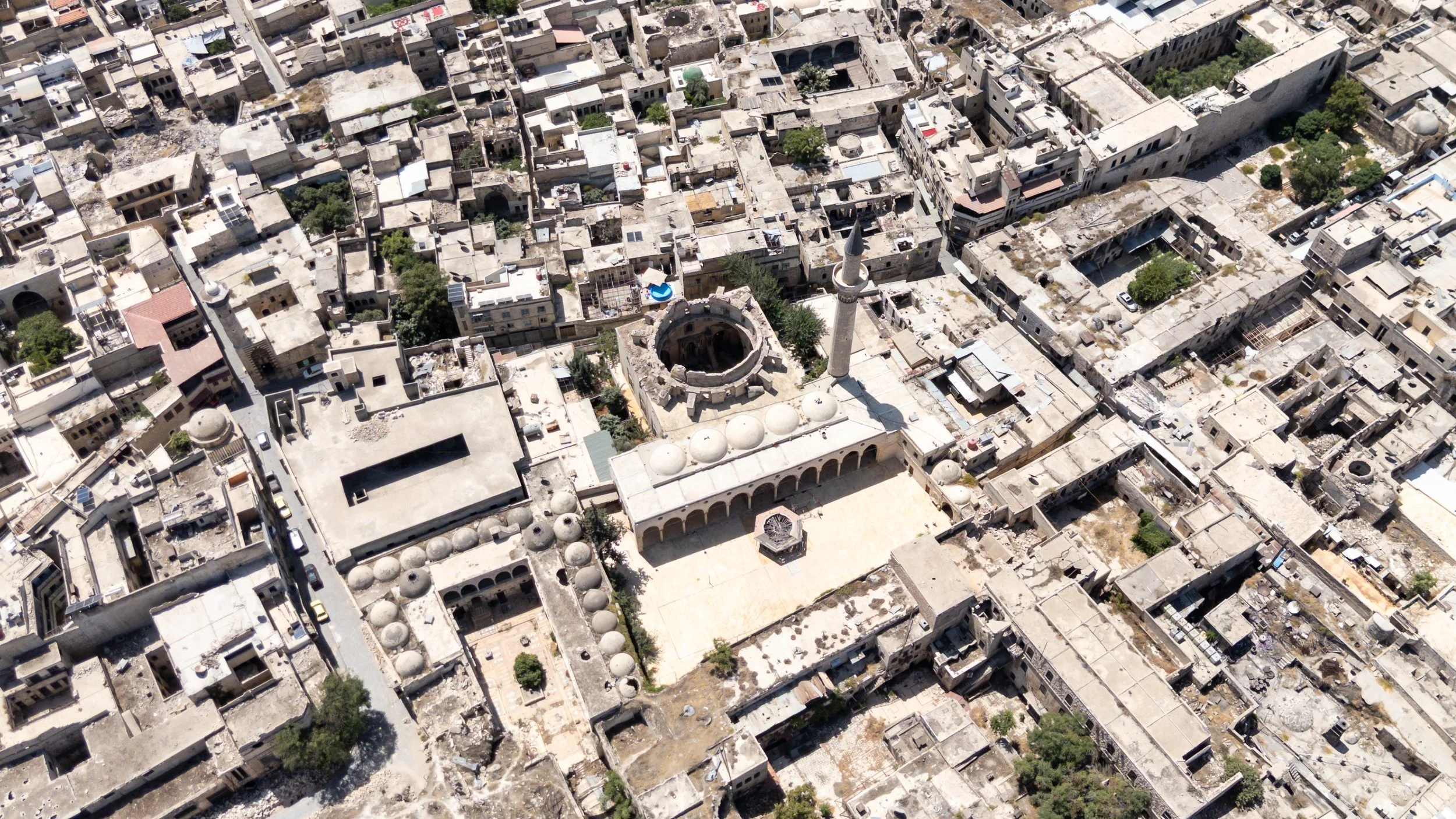  Destruction in areas adjacent to the souk 