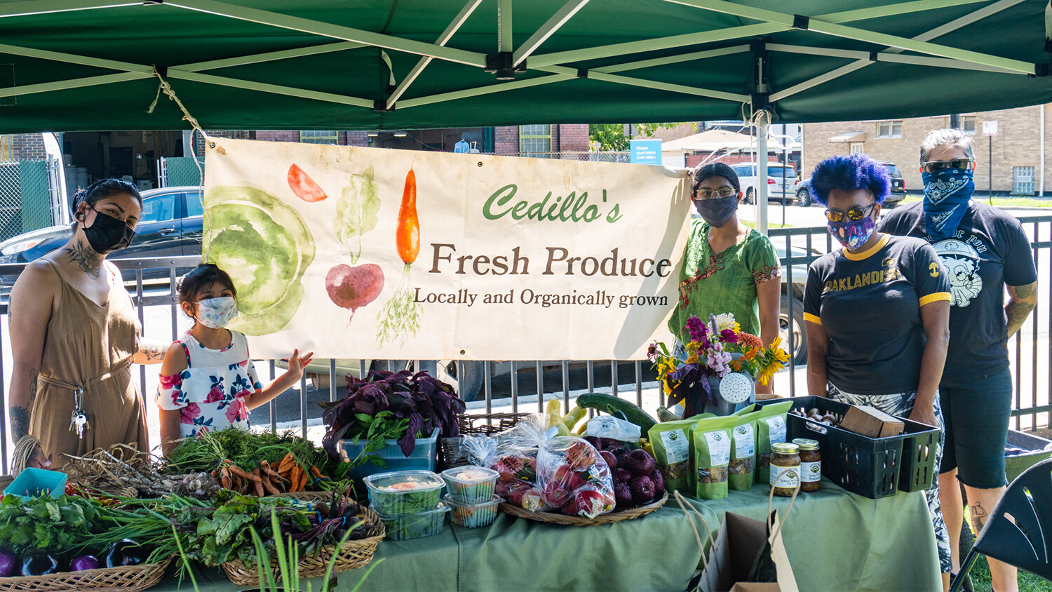  Plant Chicago’s farmers market is not only working toward food accessibility through their Link Match and Link Produce Box programs, but the non profit also works closely with local vendors like Cedillo’s Fresh Produce (@cedillofreshproduce) to ensu