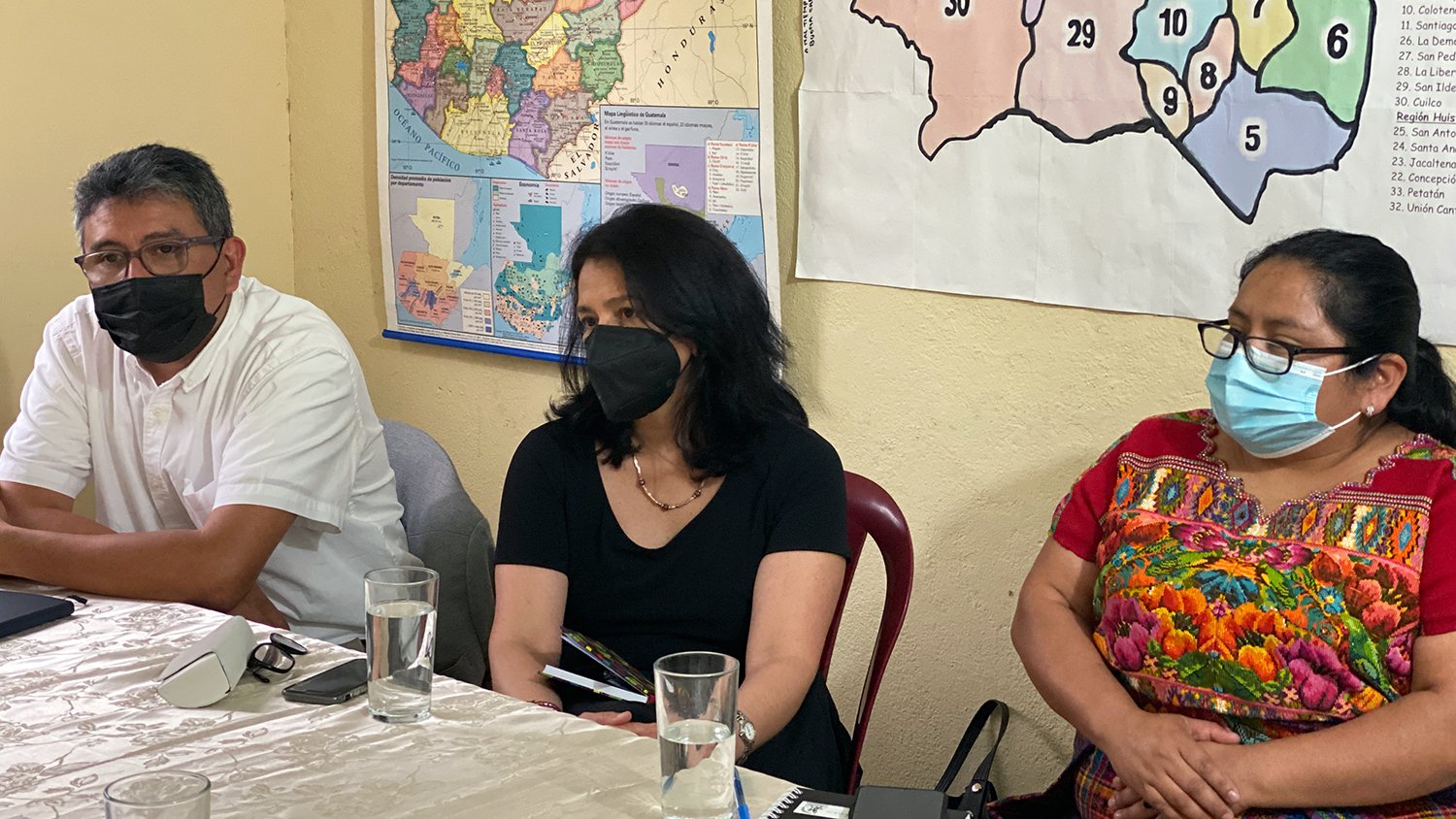  Alianza Americas’ Board of Directors, Vice President Abel Nuñez (left) and Associate Director for Programs Helena Olea (middle), meeting with advocates in Guatemala during VP Harris' visit to the region. 