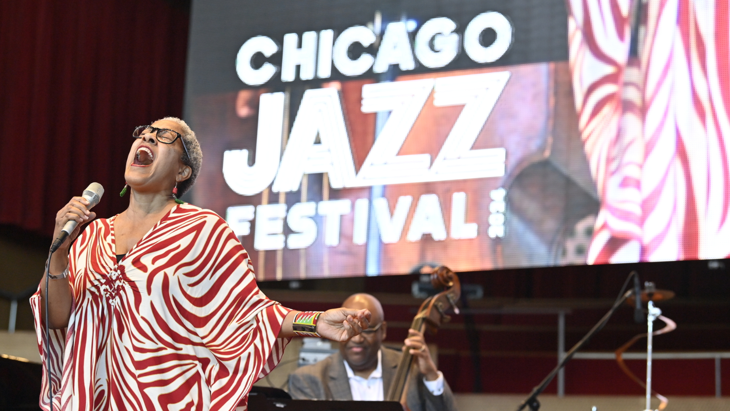 Woman sings at Chicago Jazz Festival.