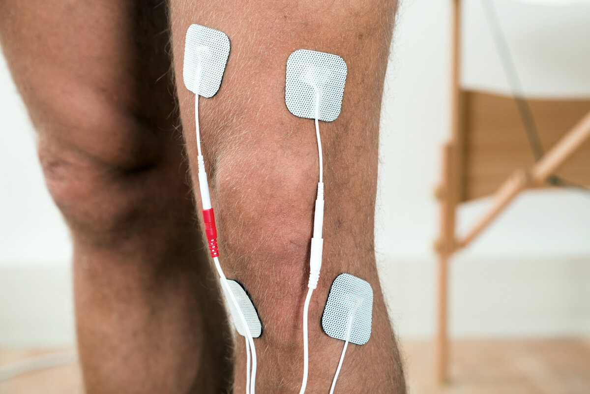 Tractament de esguins de genoll amb electroteràpia