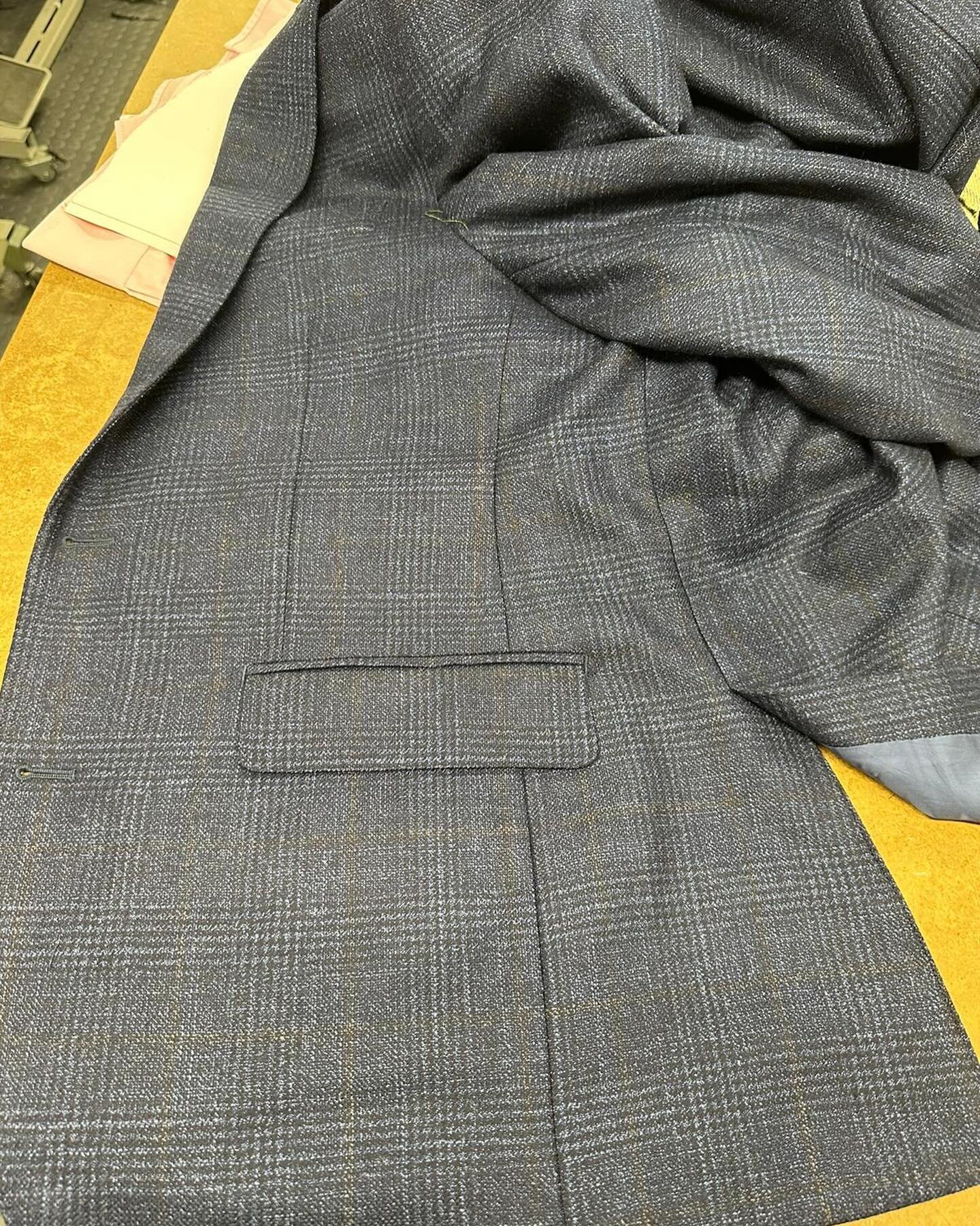 Fancy a change of style?
Jacket pockets were changed from your regular straight pocket to a patch pocket which helps give the jacket a more casual look.
Not an easy job when you&rsquo;re dealing with a check fabric!

#tailored
#altered
#alterations
#