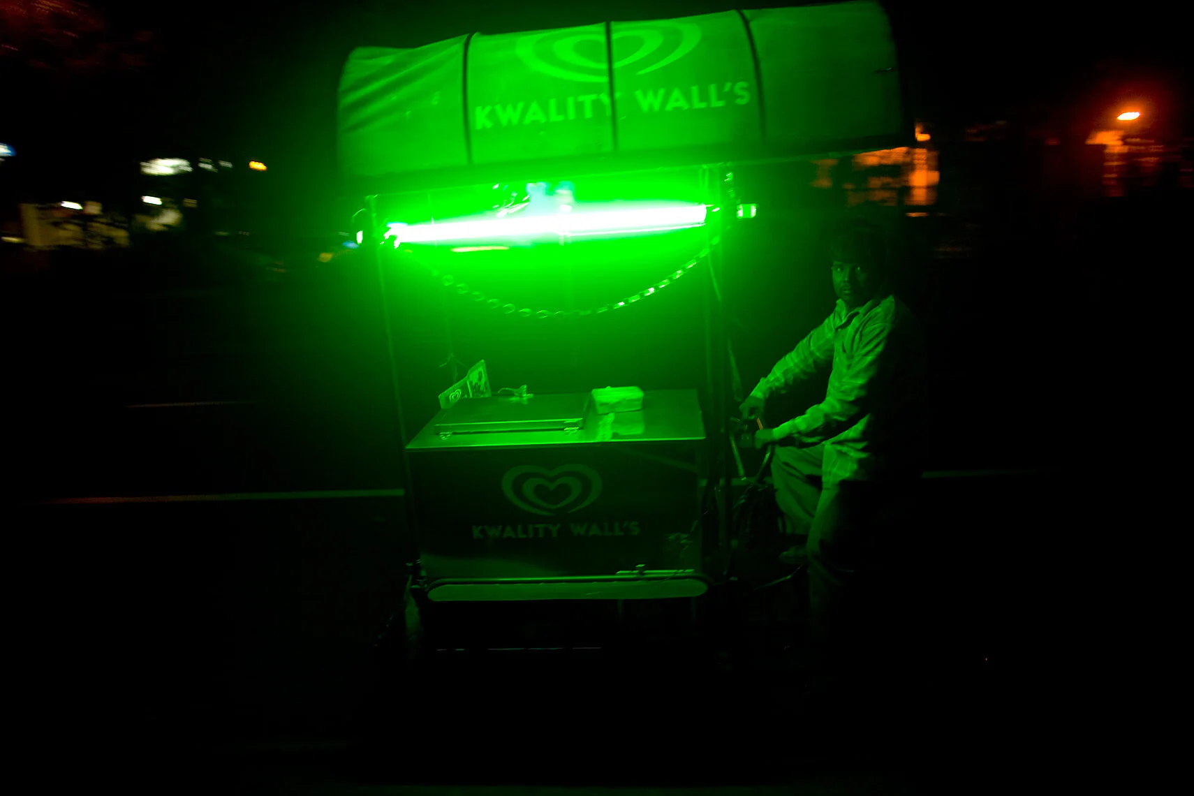 india008.jpg