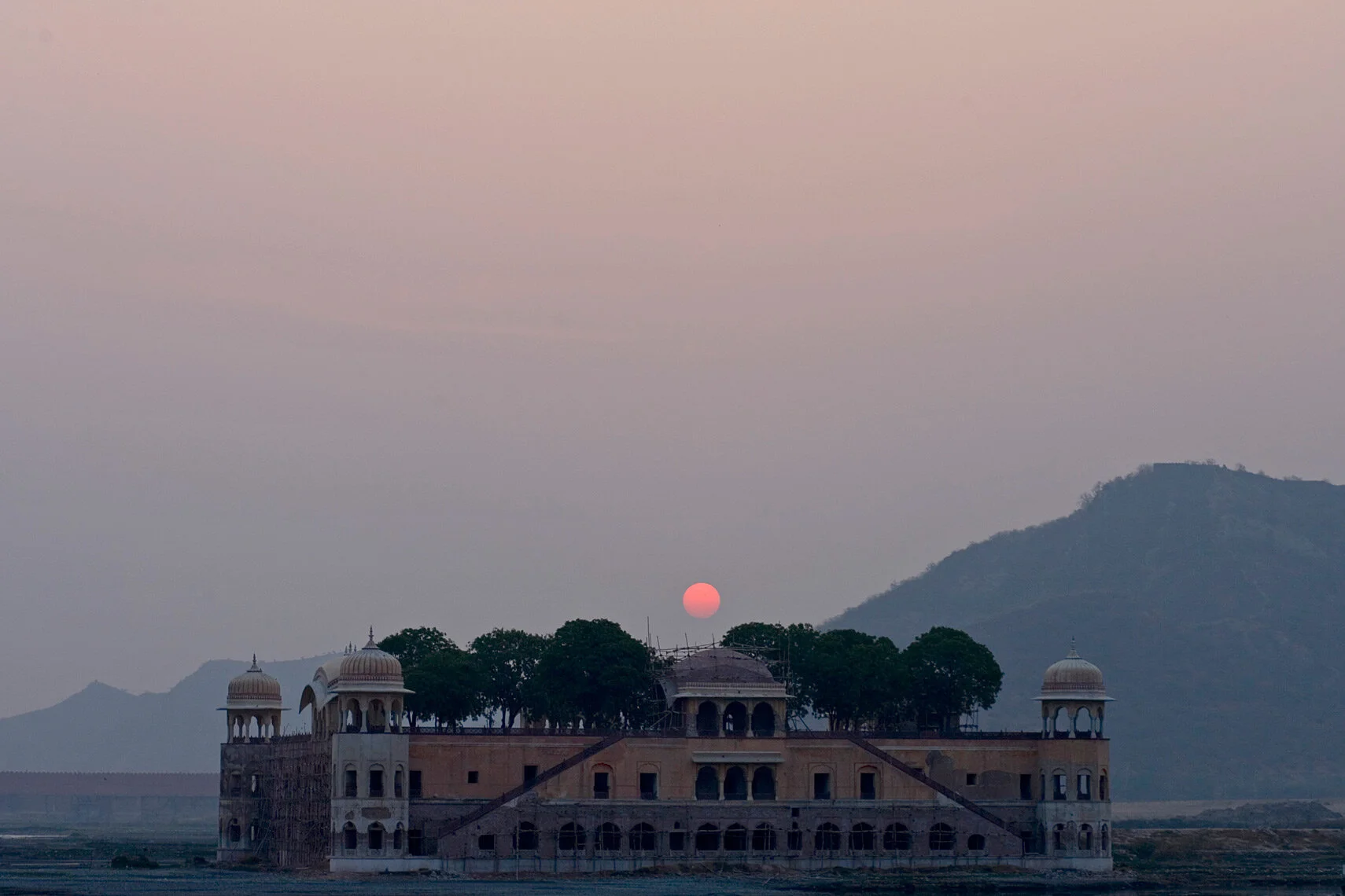 india017.jpg