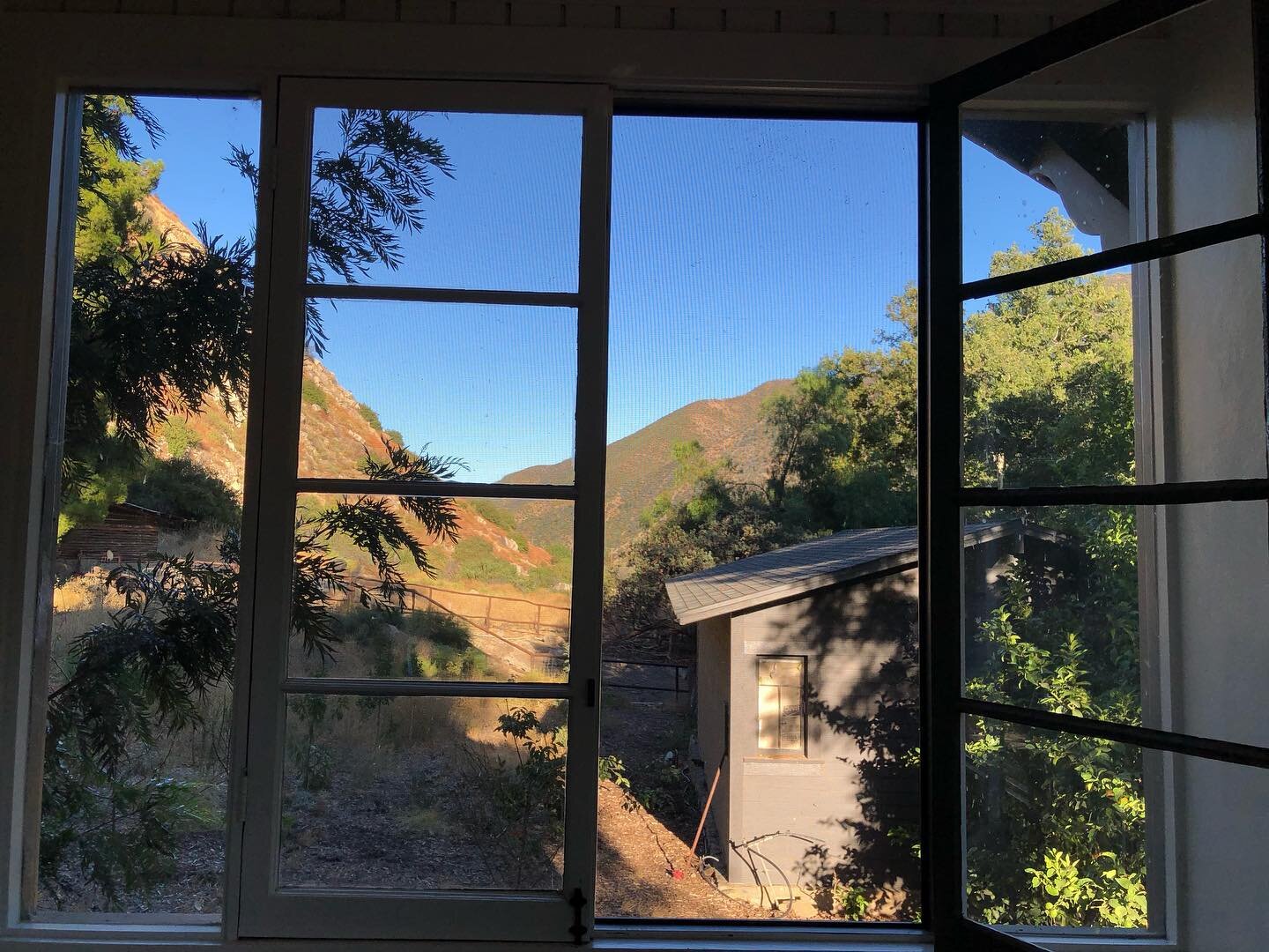 Gasp. A 2 night stay at the magical @thacherhouse in #ojai!! It&rsquo;s an absolute steal at the current price (but I hope we raise a lot for LLS with this one 🤞🏾)

Read about our stay: https://www.arcadianfare.com/blog/thacherhouse

Item 701

BID 