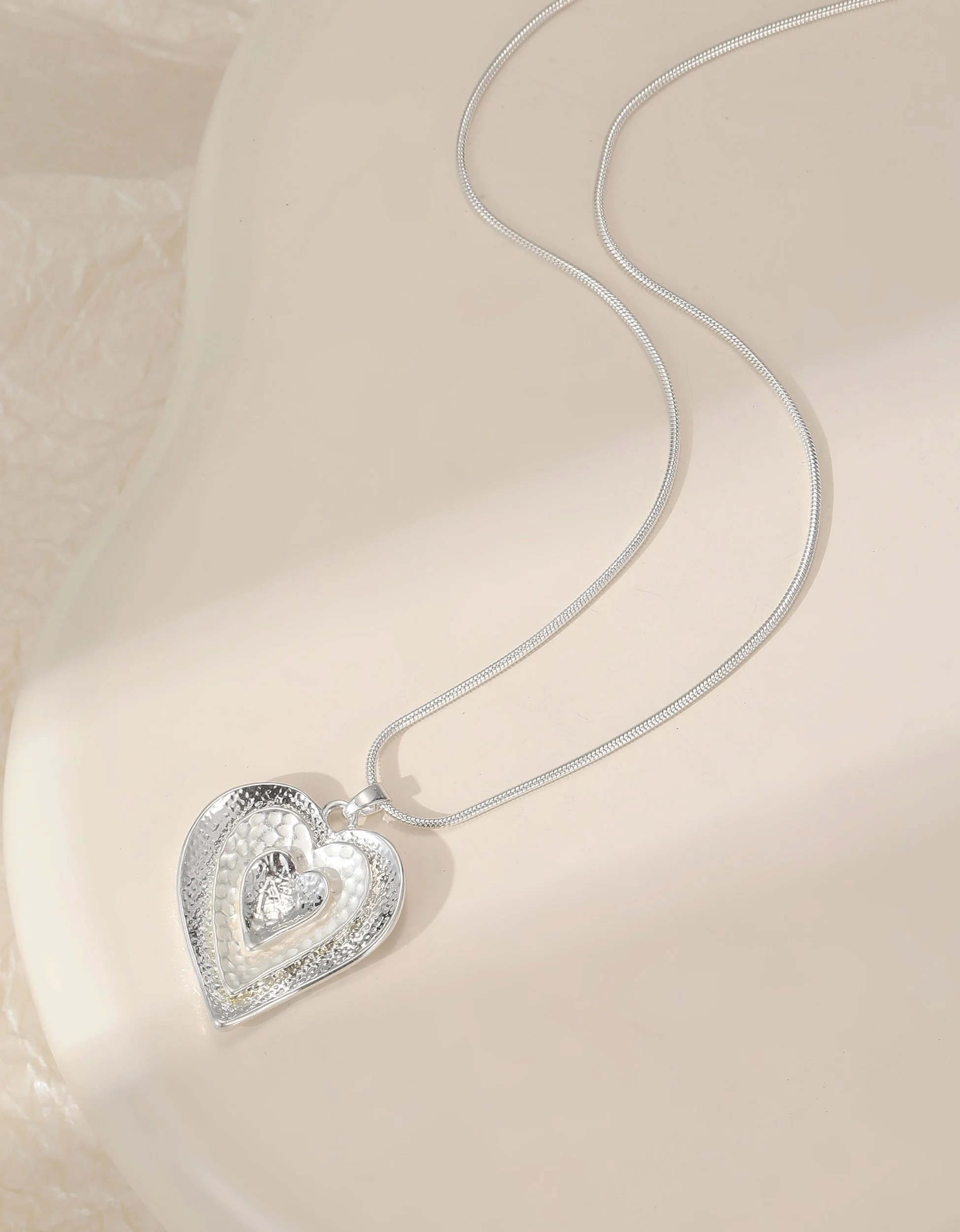 N603488S.  Heart necklace