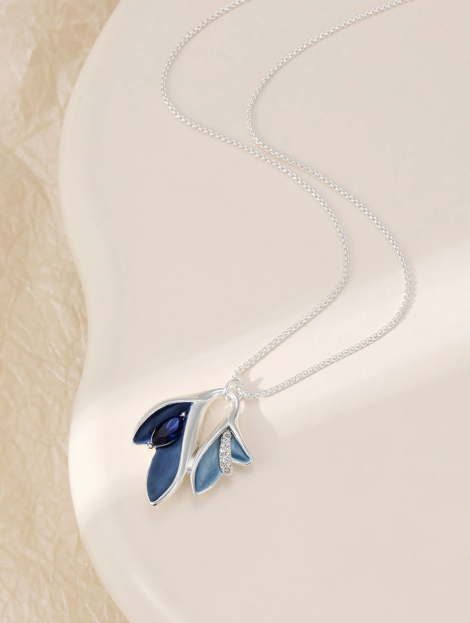 N603476S.  Blue flower necklace