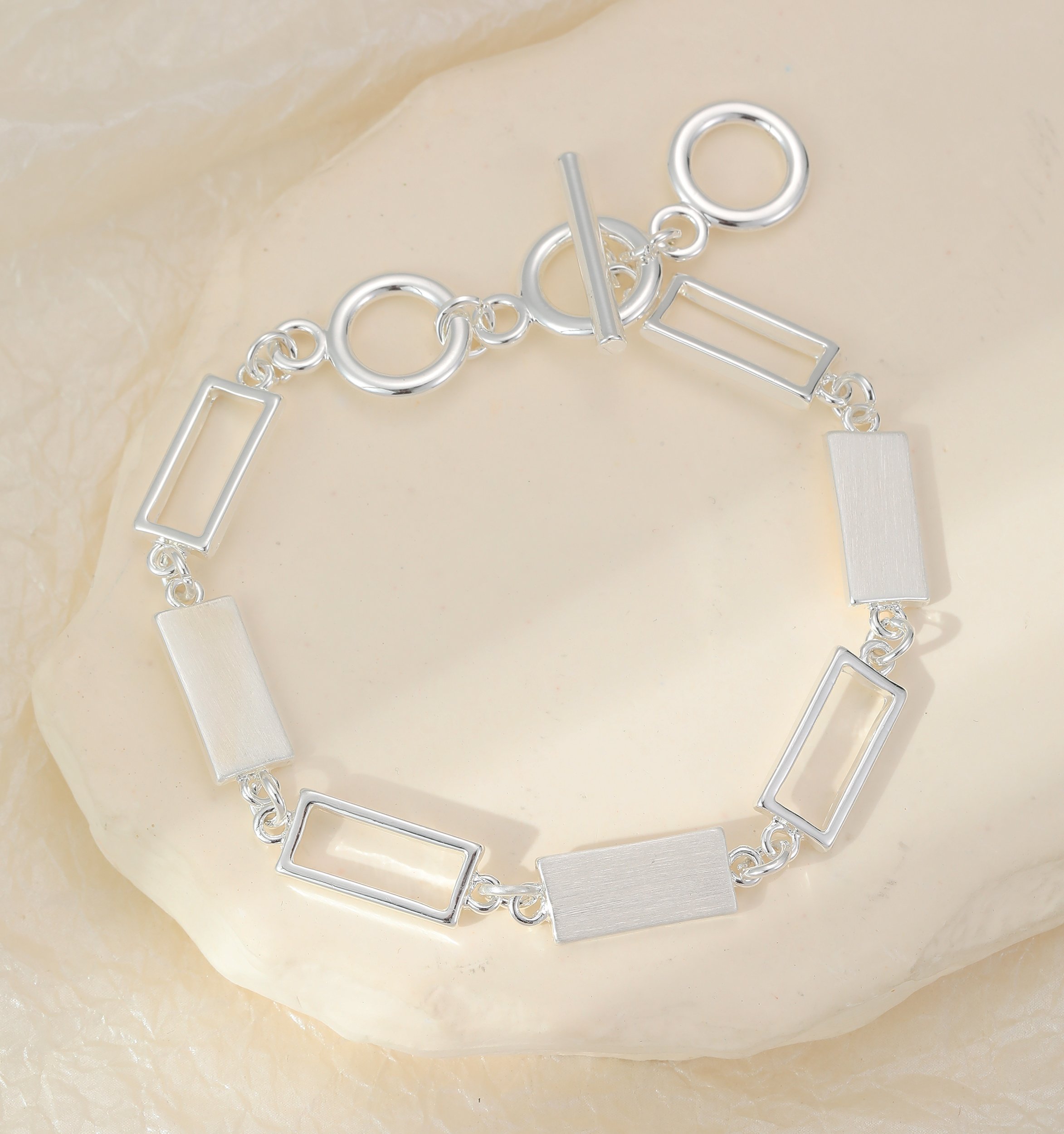 B302240S.  Bracelet