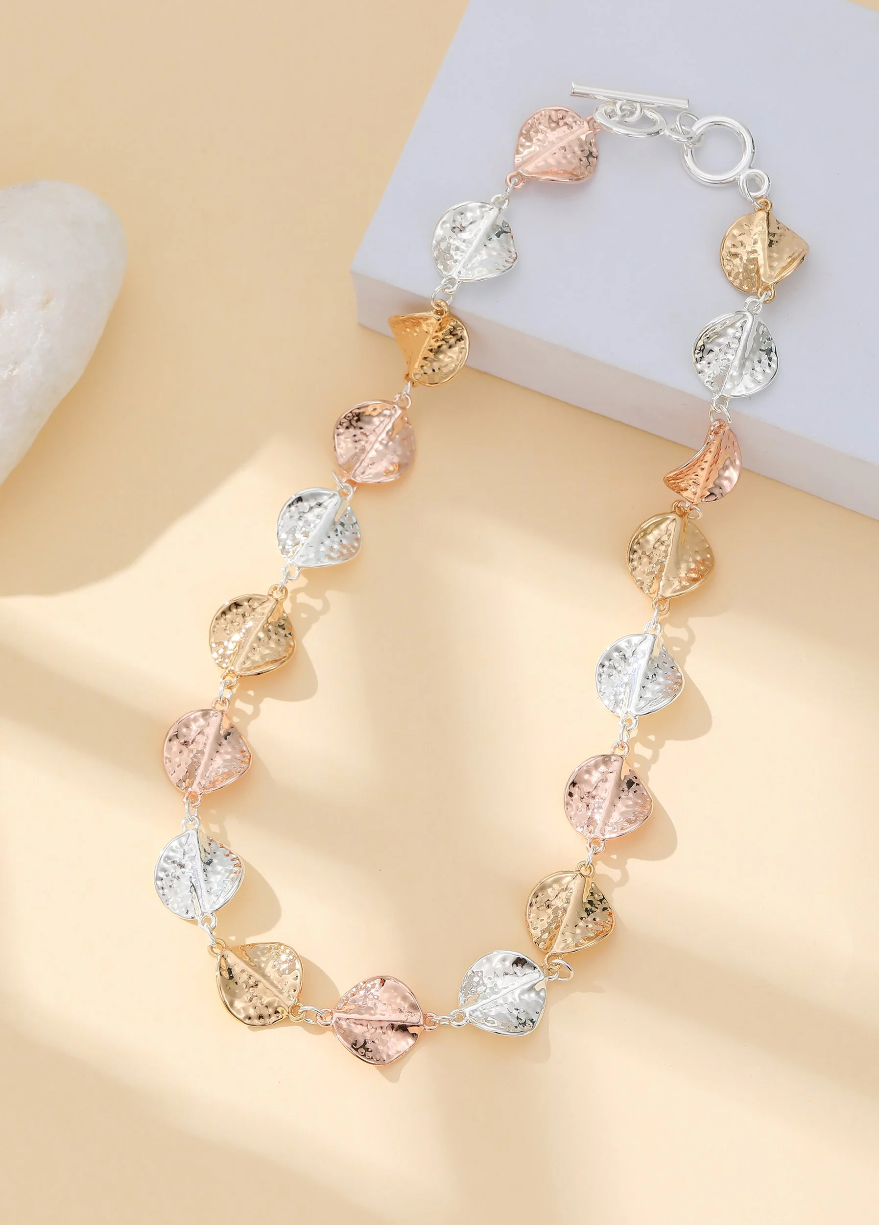 N603088SRG.  Gold and silver necklace