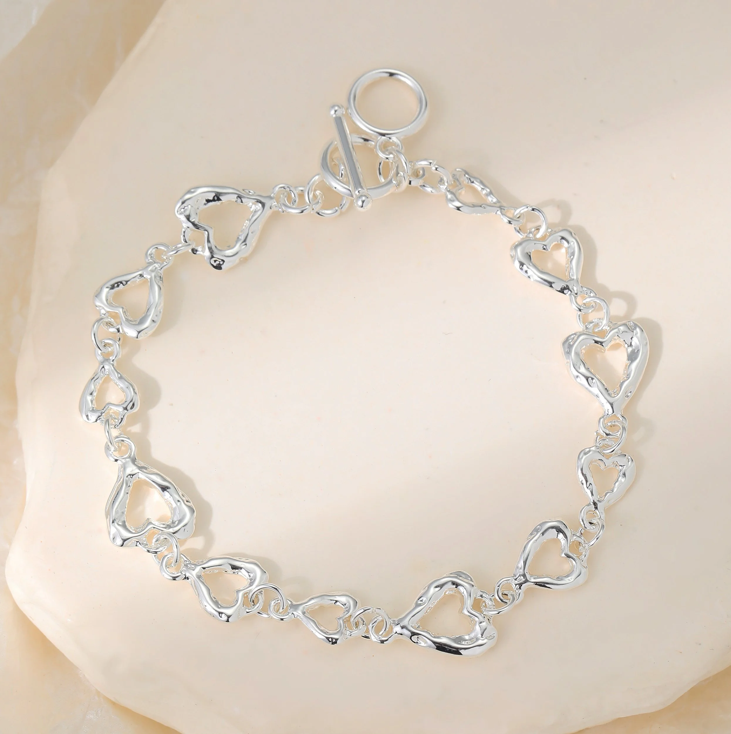 B302235S.  Heart bracelet