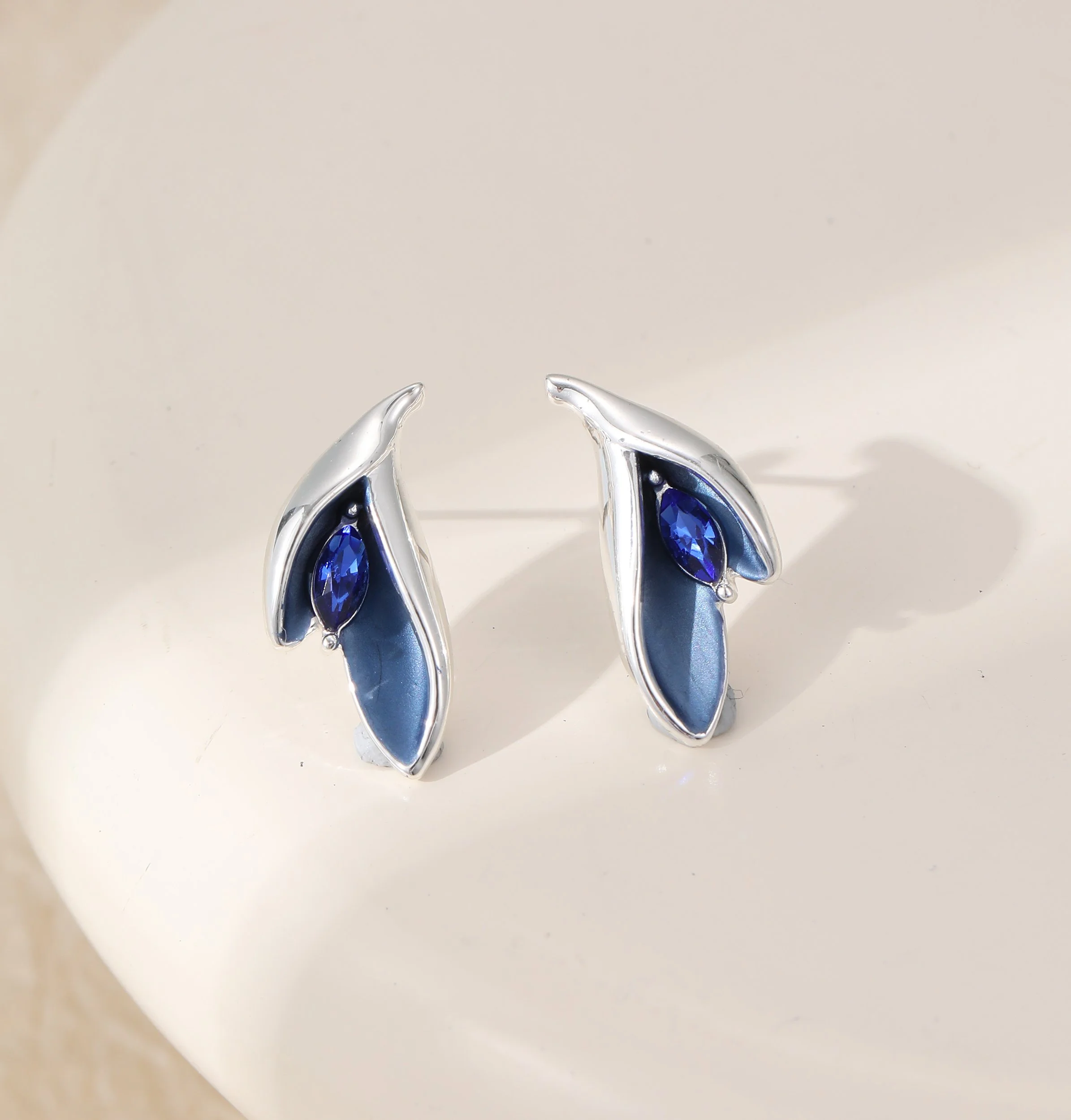 E102508S.  Blue stud earrings
