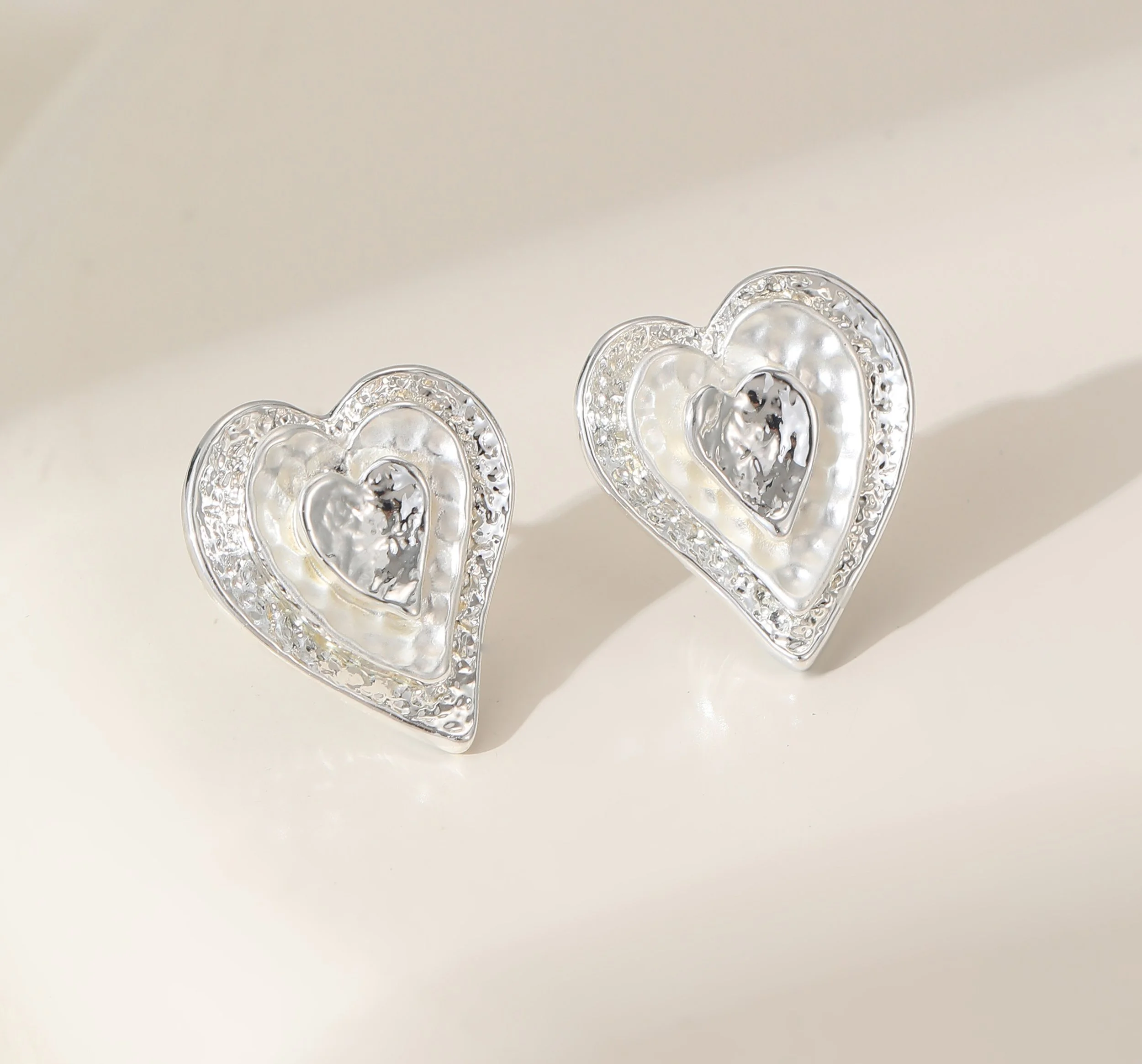 E102536S.  Heart stud earrings