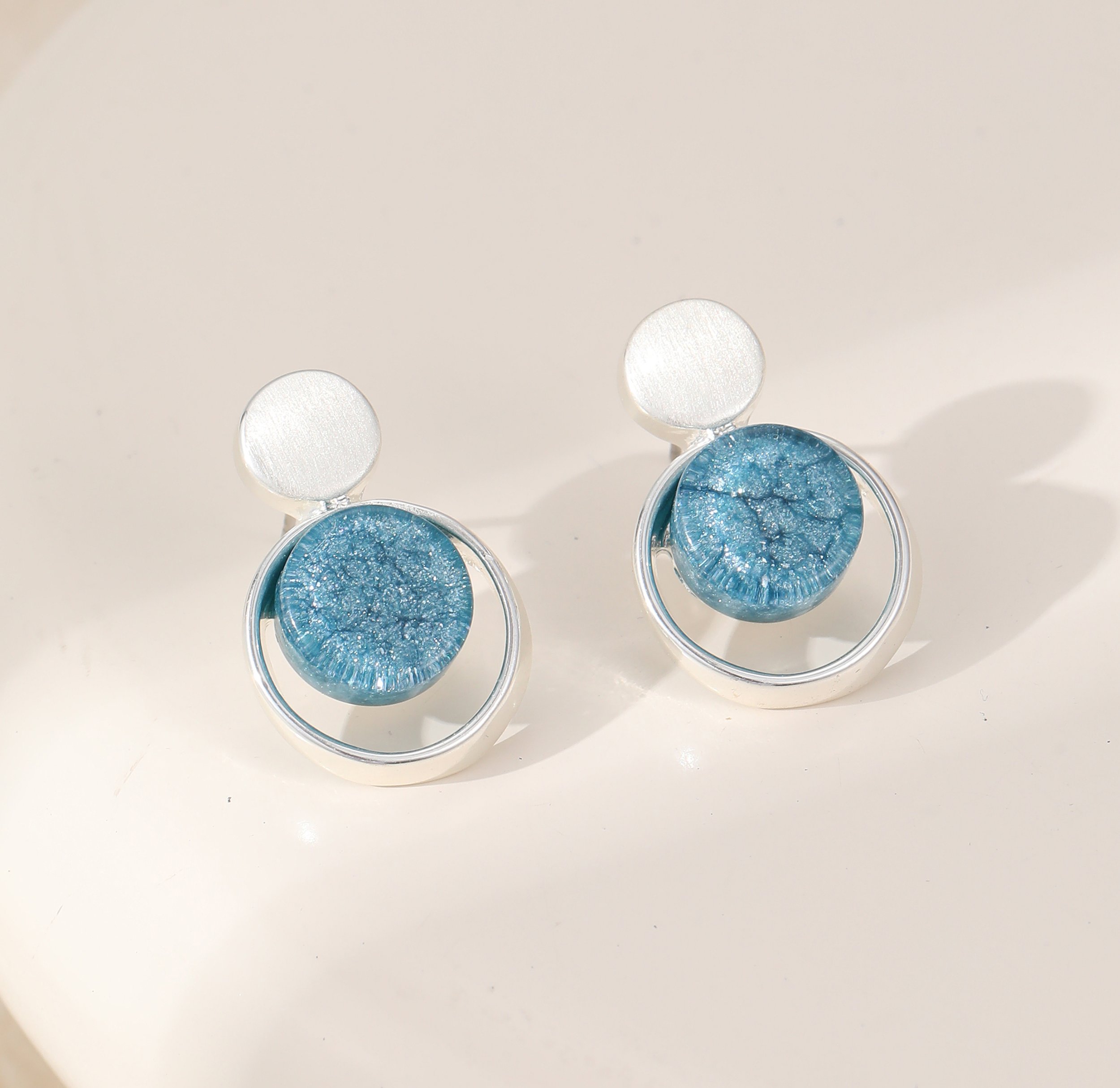 E102437S.  Stud drop earrings