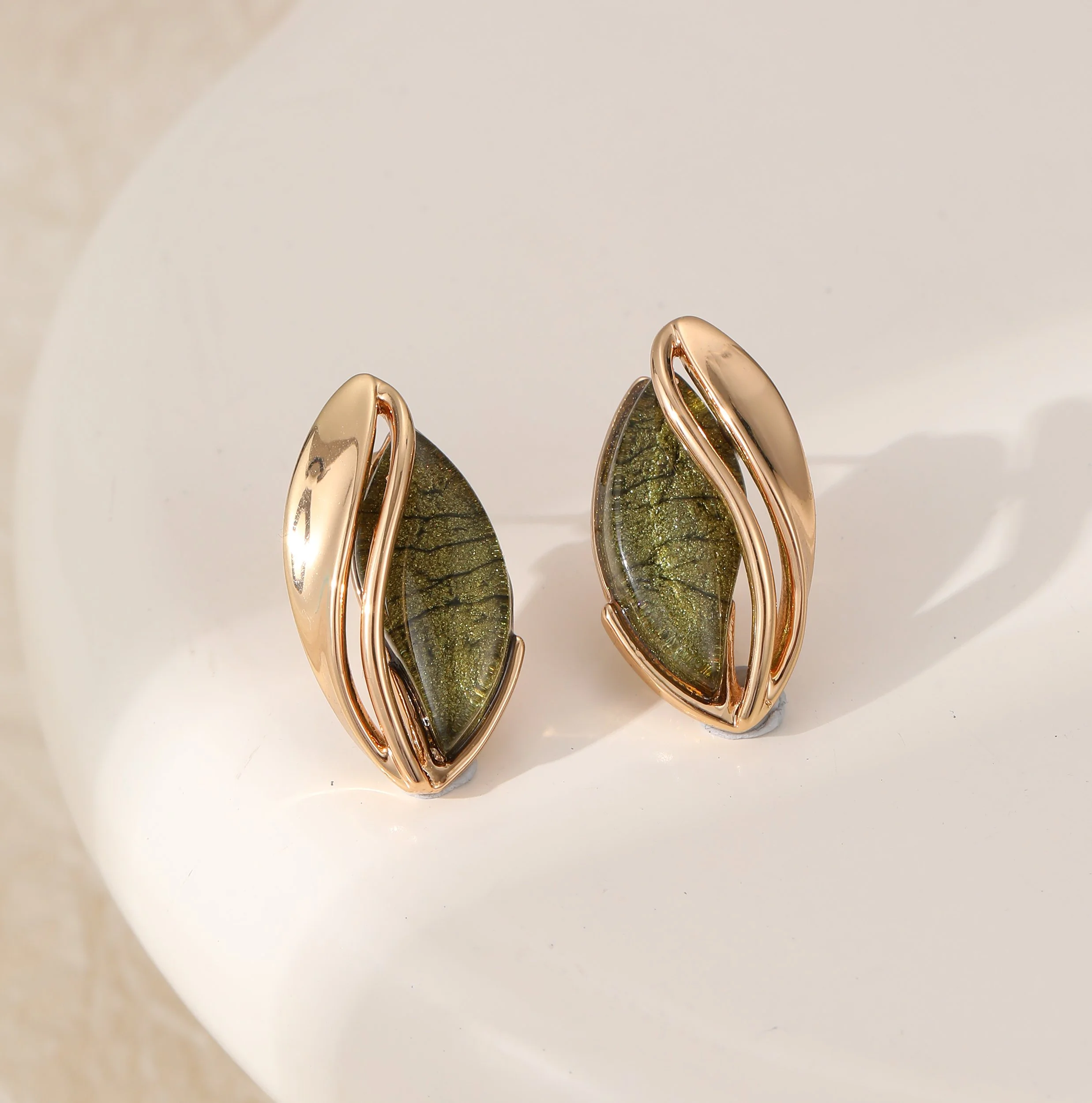 E102550G.  Green stud earrings