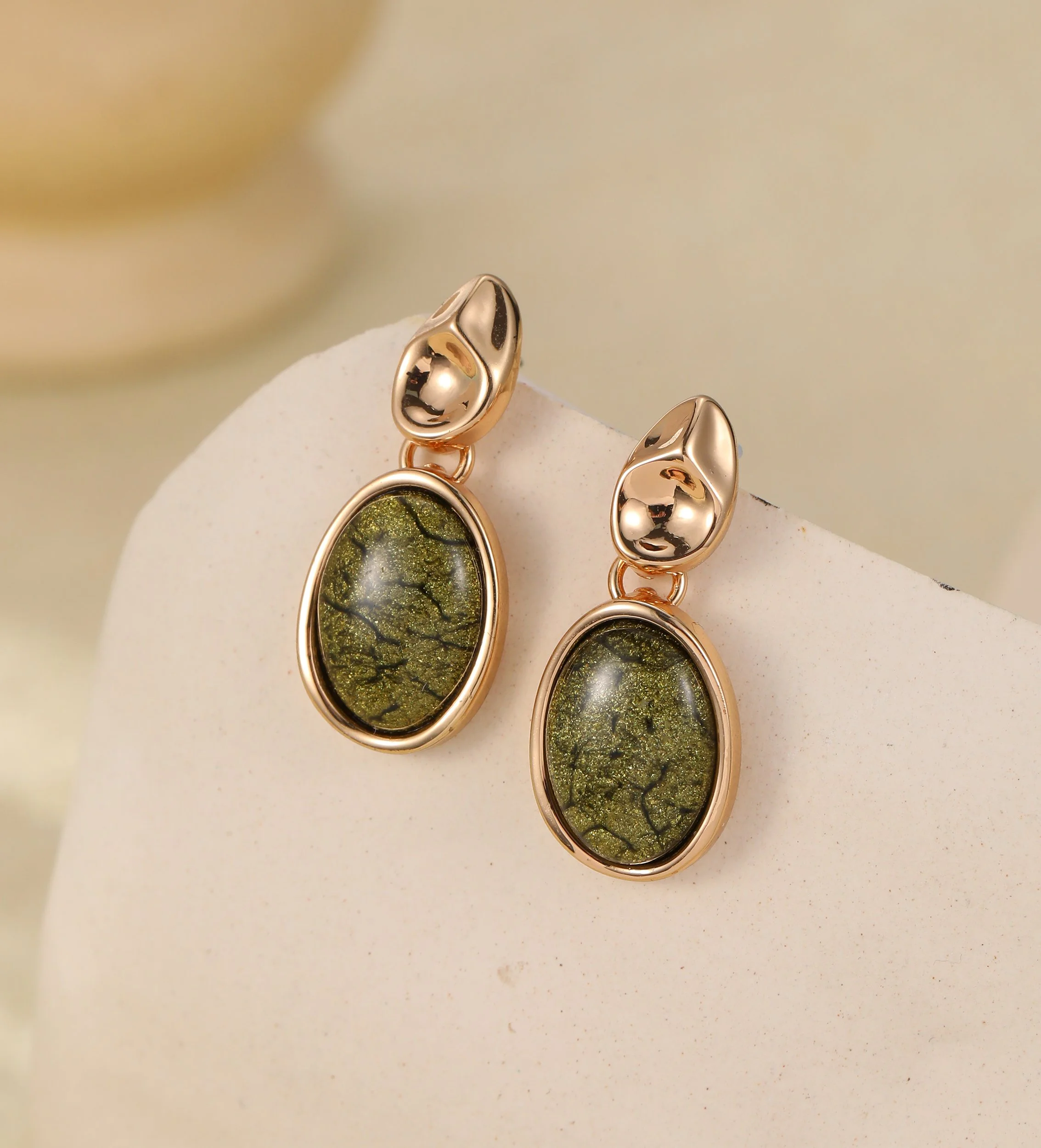 E102549G.  Green drop earrings