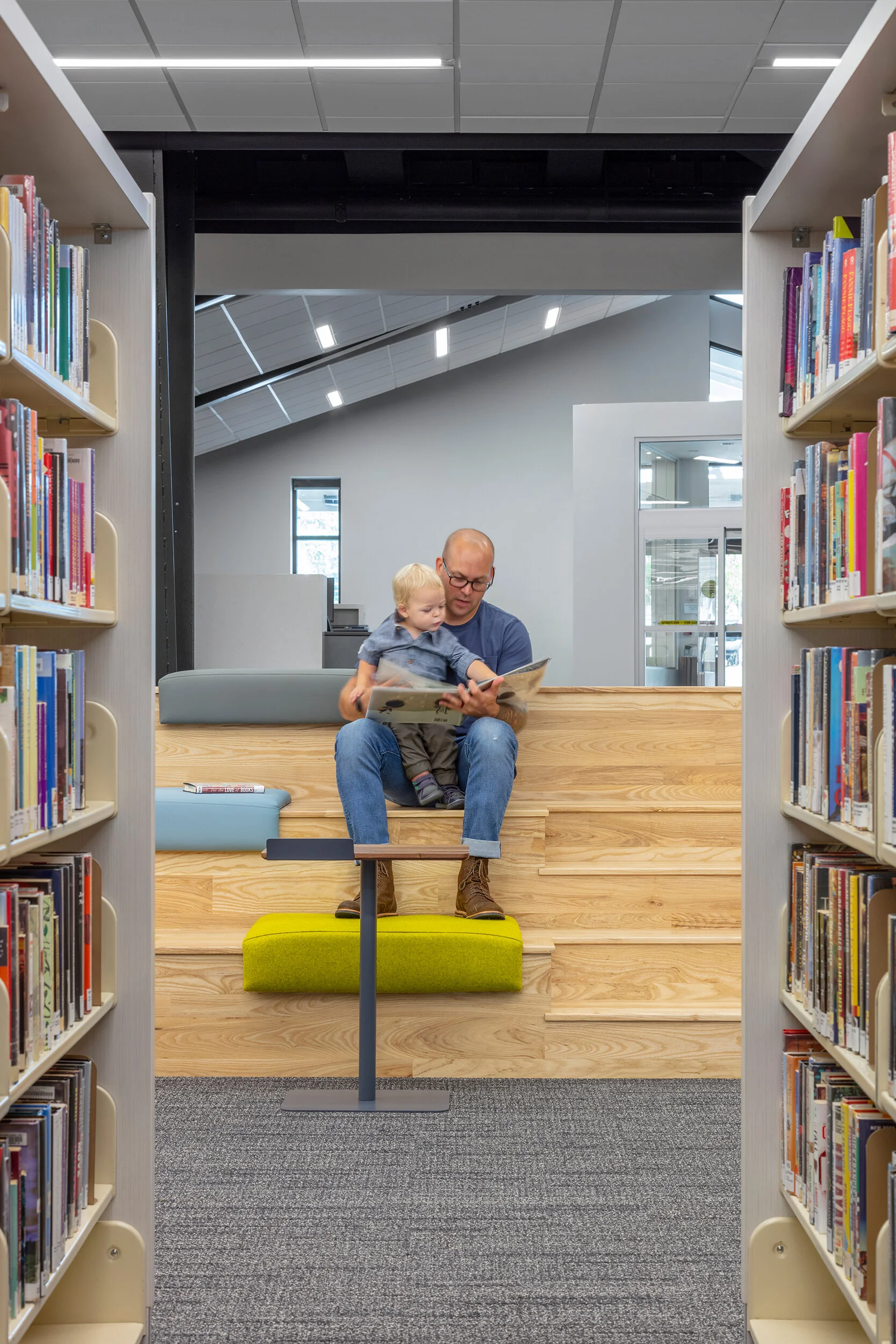 Mid-Continent Public Library -Red Bridge Branch, Kansas City, MO        Helix Architecture + Design, JE Dunn Construction