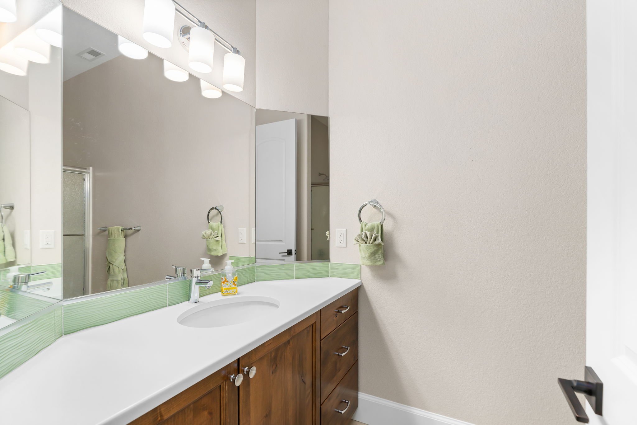53-web-or-mls-14005-155th-terrace.jpg