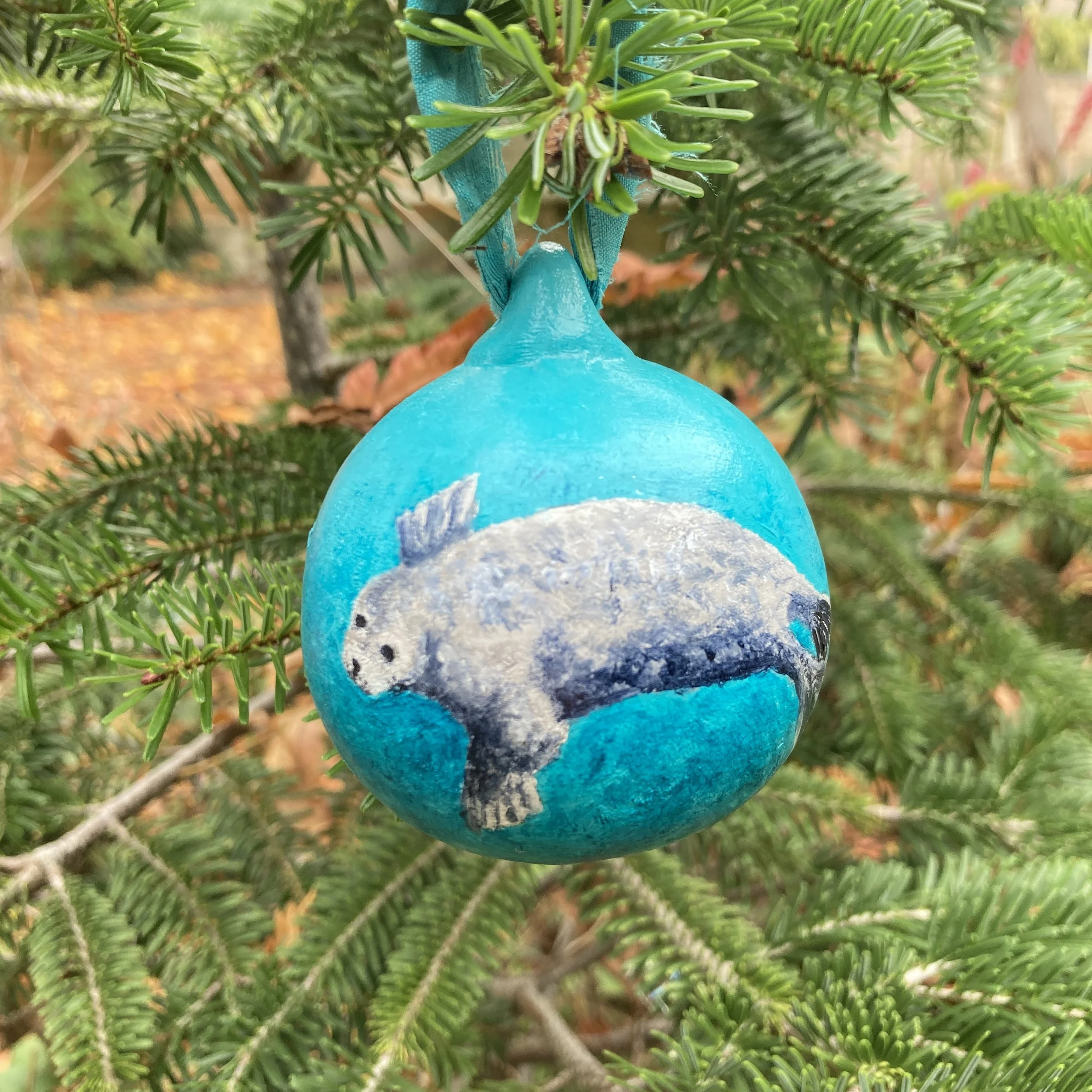 Hand Painted Grey Seal Ceramic Bauble - Beach Bauble, Surf Bauble, Ocean Bauble, Surf Gift, Christmas Gift, Christmas Bauble