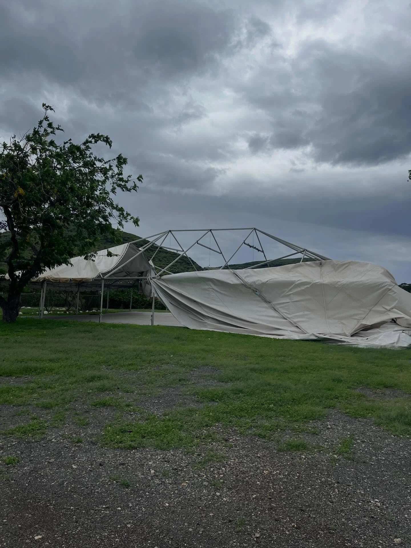 As some of you know, our tent canopy was torn off in one of the many storms we had over the winter months. We are happy to say that we have a brand new tent canopy up and ready for our guest to use! Swipe to see the process of putting it up ➡️