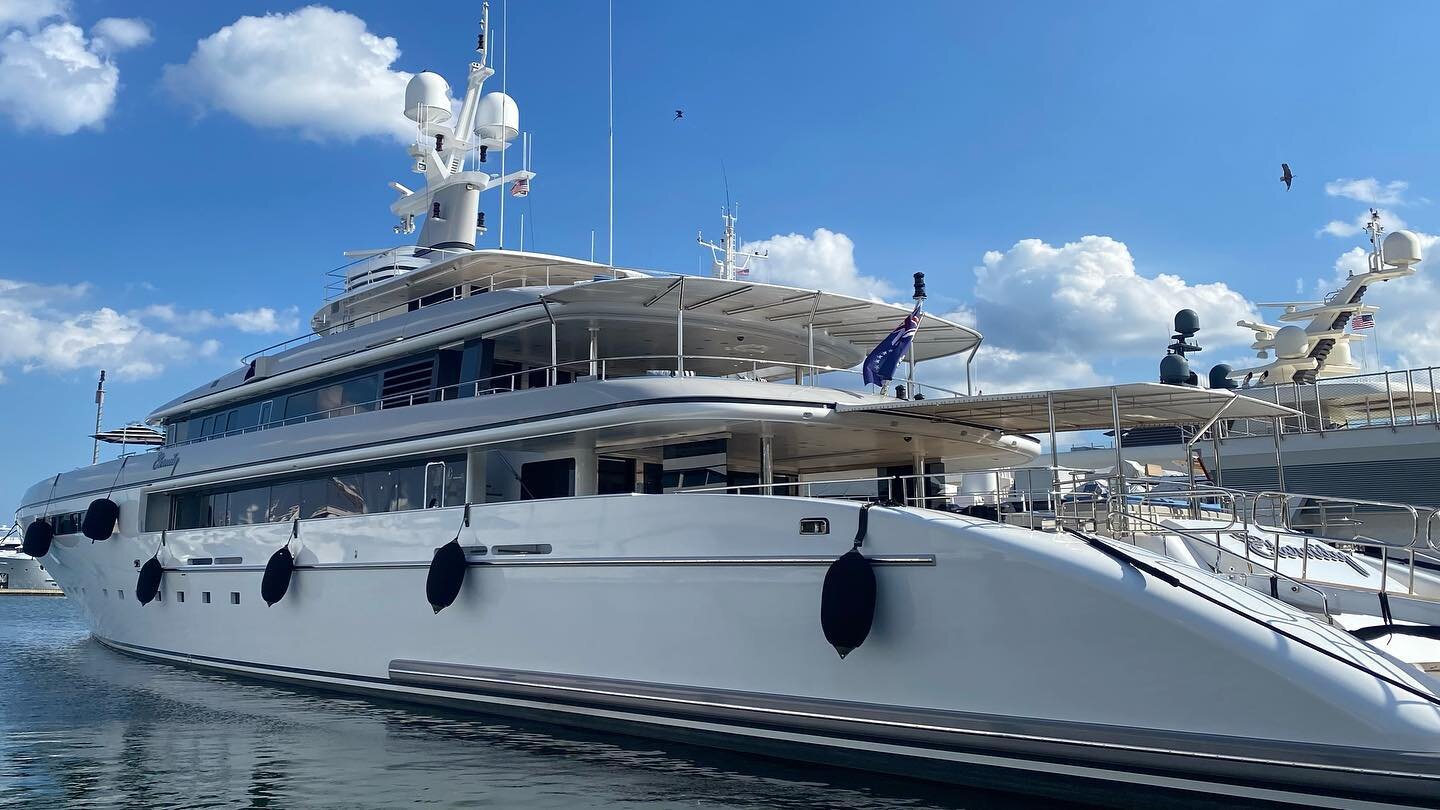 213 ft of Event Life 
Today&rsquo;s office and tomorrow&rsquo;s Event Venue courtesy @hillrobinsonyachts @moraviayachting ⁣
LFG 🎉🎉 ⁣
⁣
#sayhellojennlkapp #eventgal ⁣#yacht #yachtlife #belowdeck #eventvenue #eventproducer  #forhire⁣⁣ #palmbeach #sup