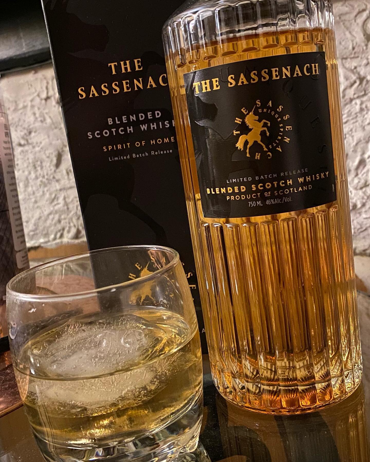 🏴󠁧󠁢󠁳󠁣󠁴󠁿Liquid Gold, Slight hint of Smoke on the finish that tickled the &ldquo;Honey Pot&rdquo; 🥃😉@outlander_starz ⁣⁣
⁣⁣
Newest Scottish Crush❤️ Finally got my hands on &ldquo;𝐓𝐡𝐞 𝐒𝐚𝐬𝐬𝐞𝐧𝐚𝐜𝐡&rdquo; and it&rsquo;s definitely worthy