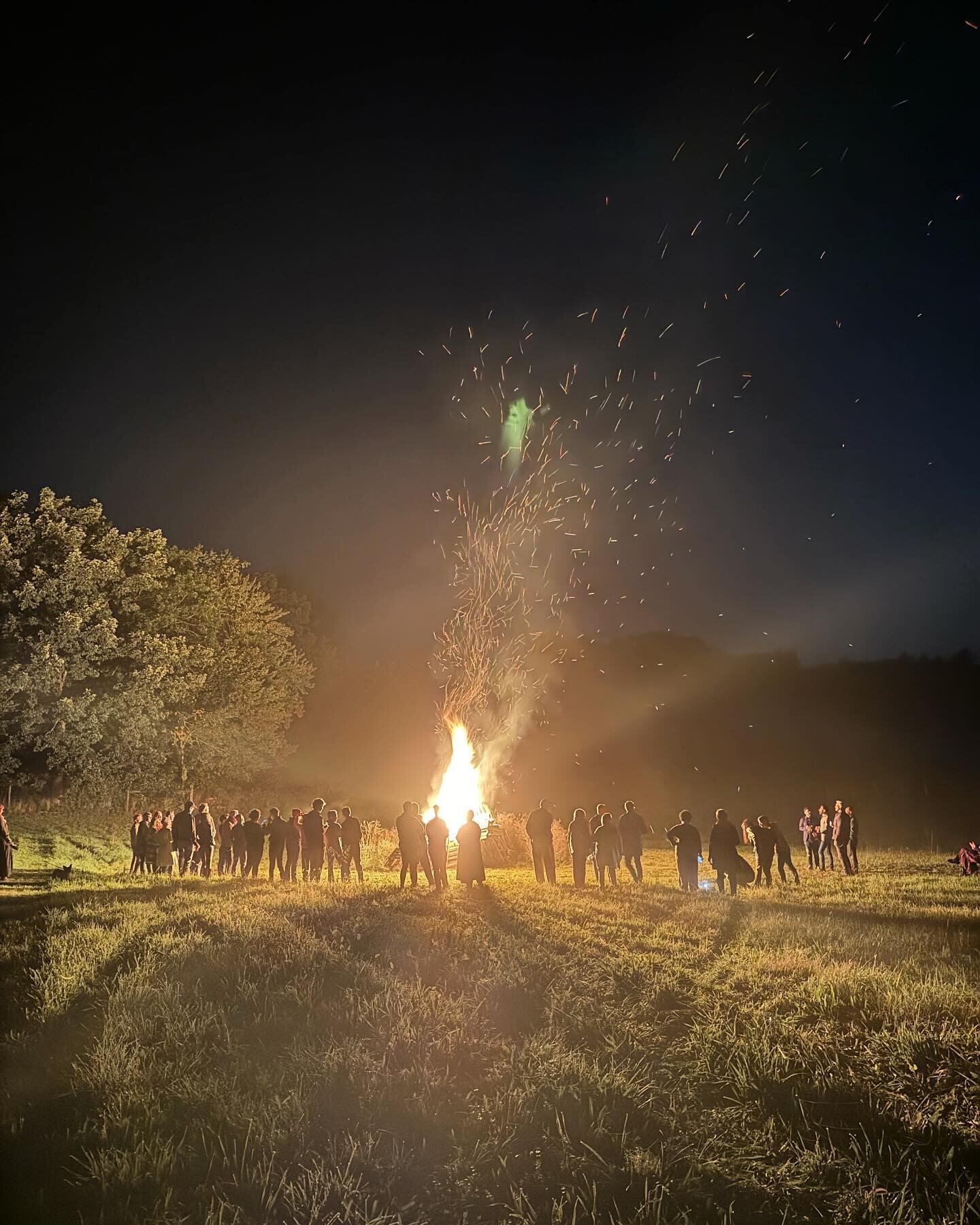 Our favorite tradition taking time to reflect on harvest and welcome a beautiful autumn season! 
&bull;
&bull;
&bull;
#hudsonvalley #hudsonchathamwinery #biodynamicfarming #harvest #bonfire #hudsonny #upstateny #upstateandchill