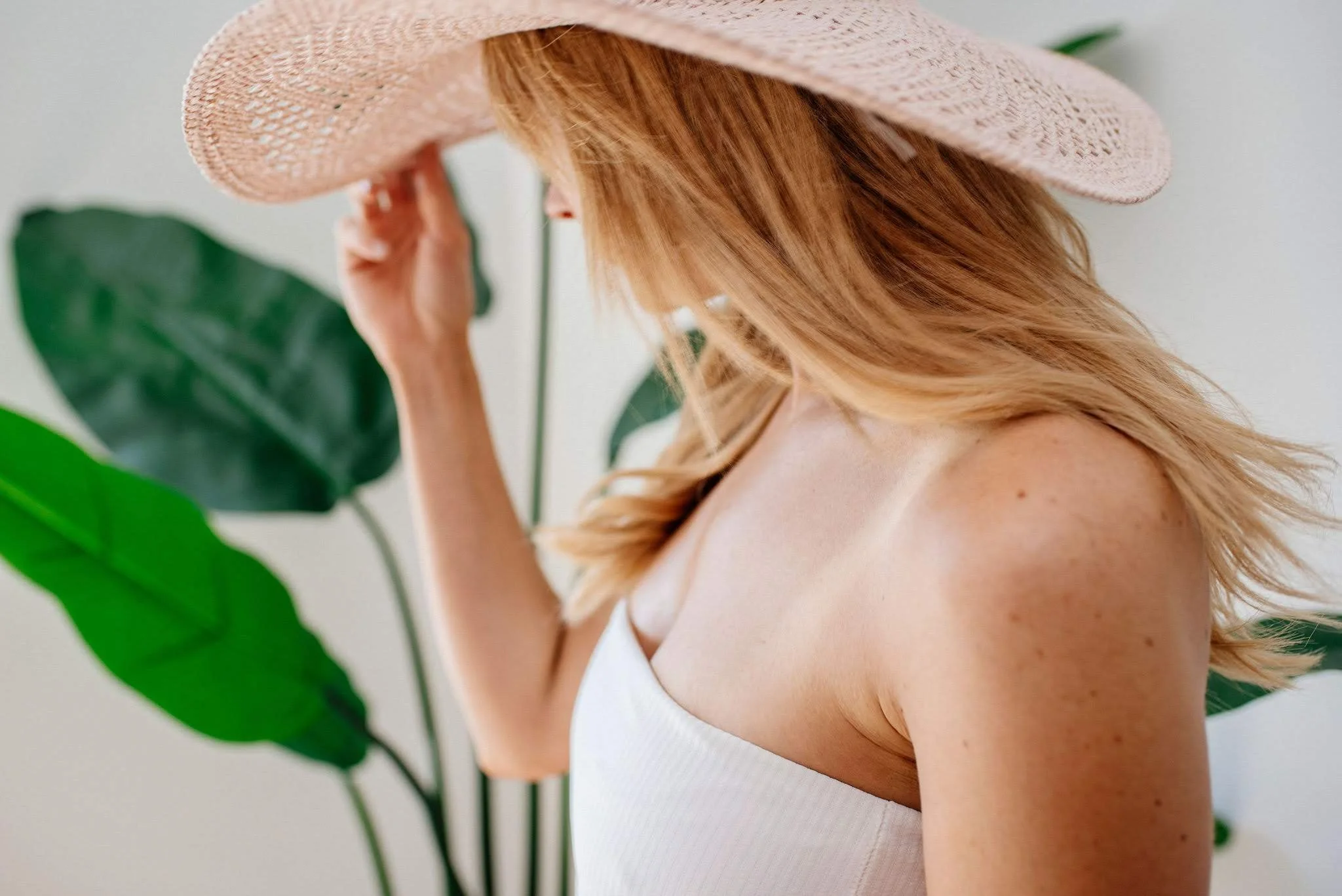 Gentle Spray Tanning for Expecting Mothers