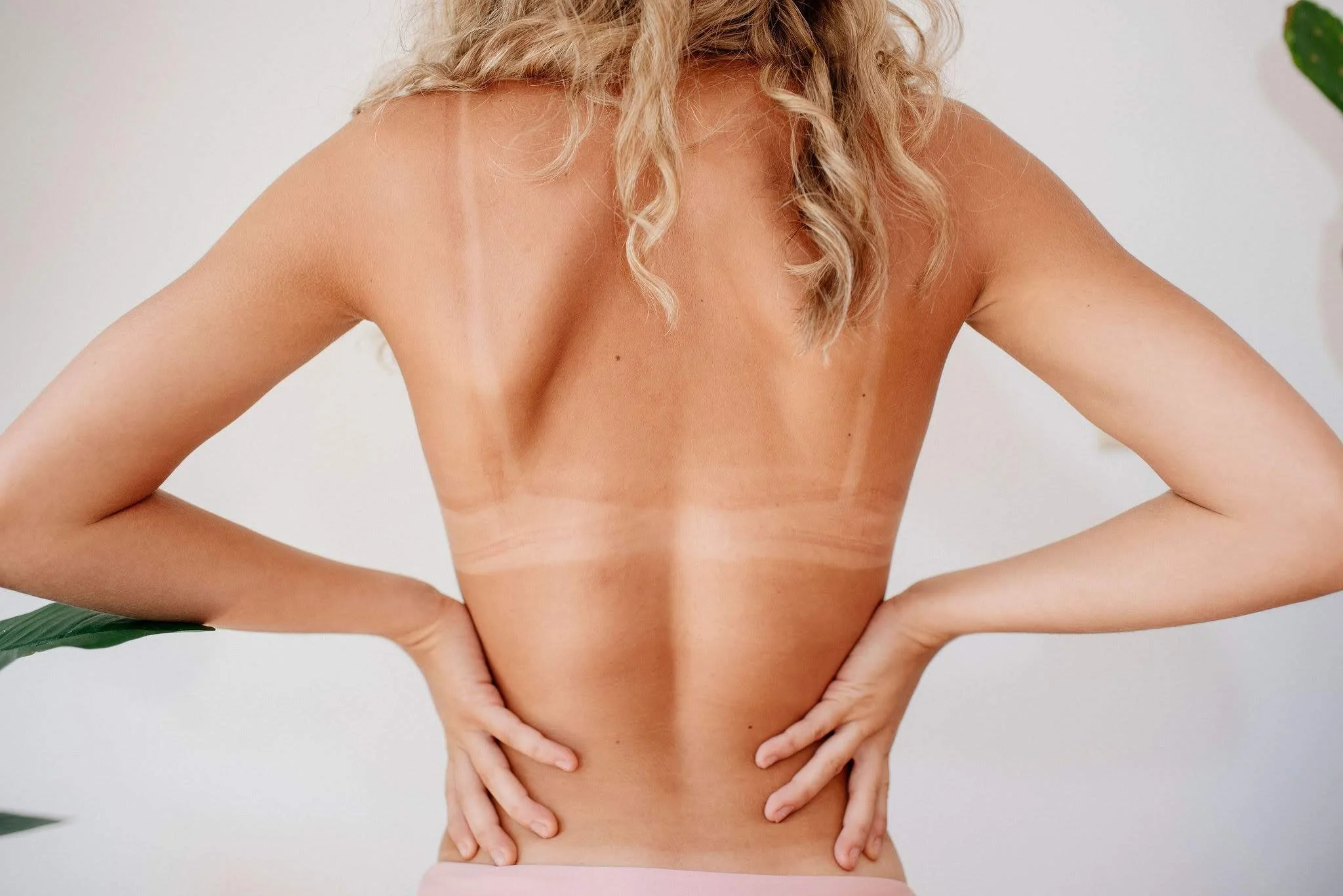 woman deciding what to wear to her spray tan appointment