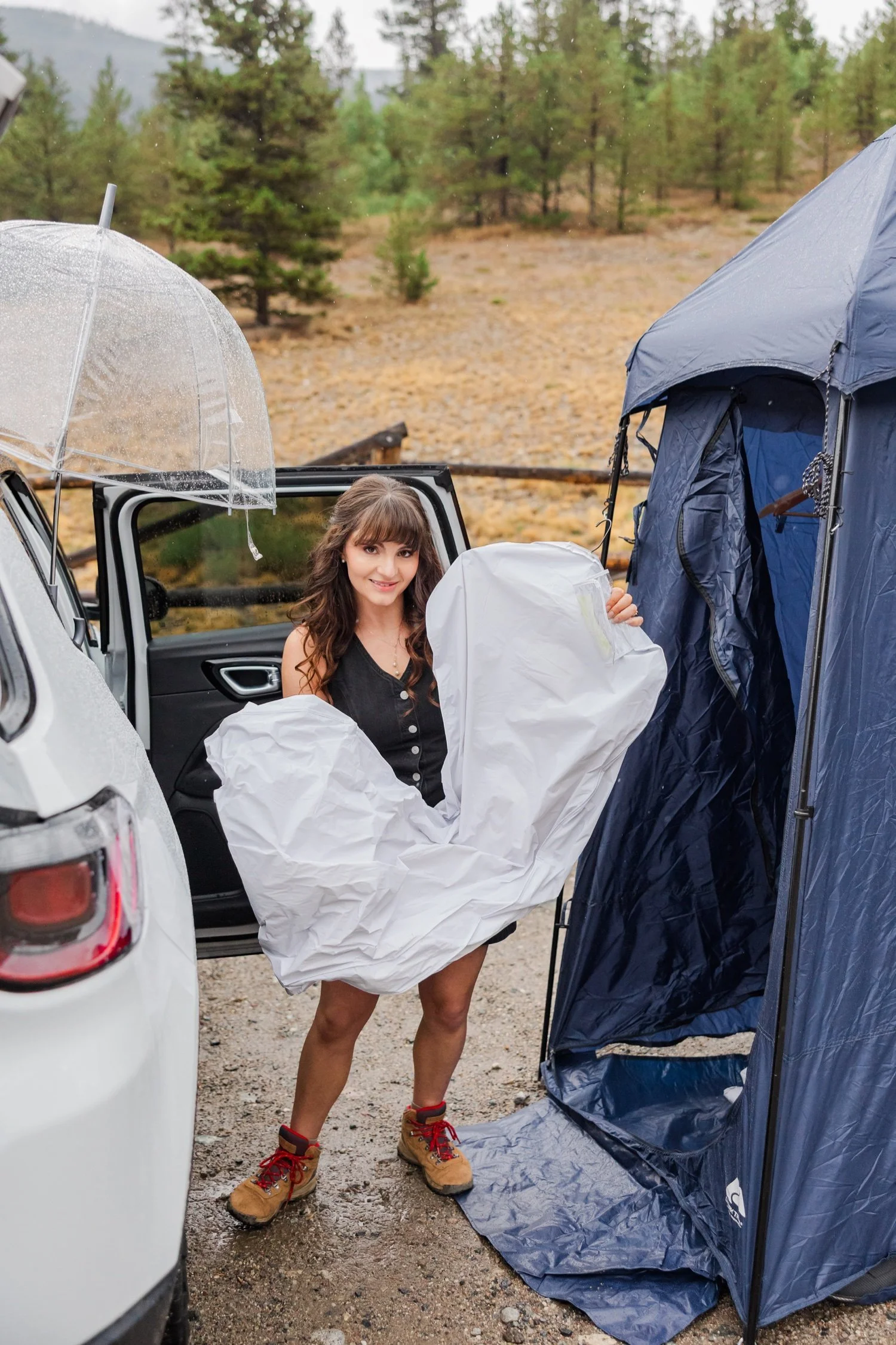 02_bride-uses-pop-up-tent-getting-ready-elopement-day-colorado.jpg