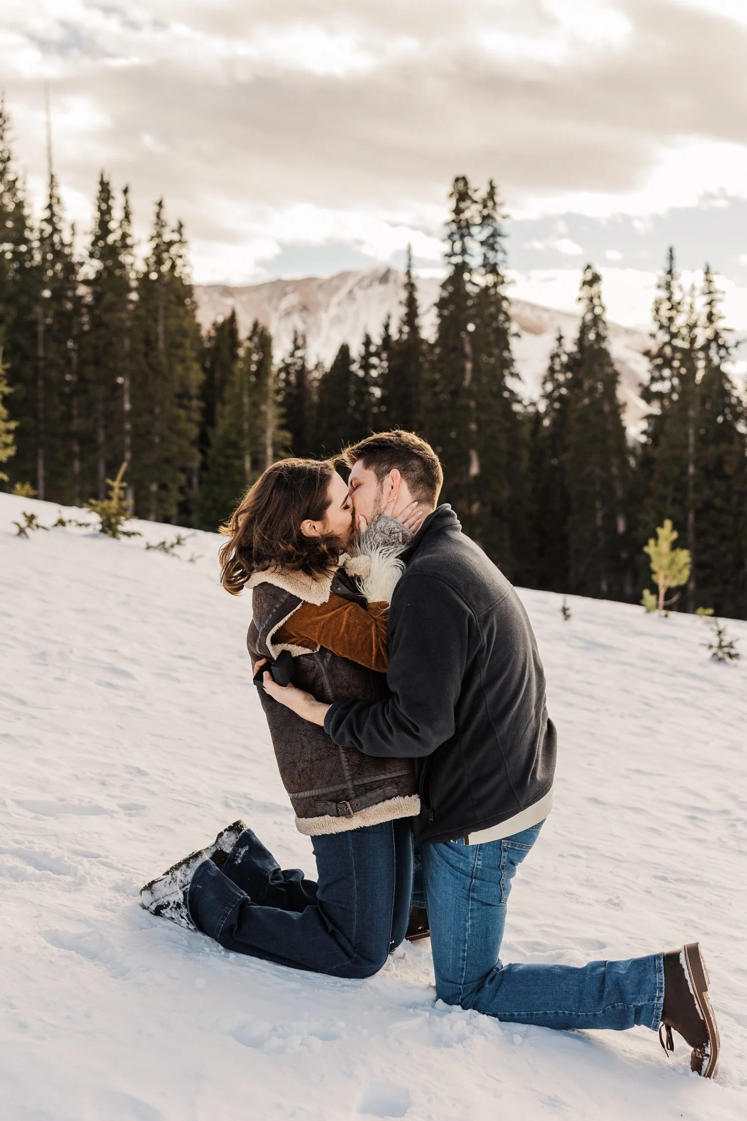 05_colorado-engagement-session-mountain-engagement.jpg