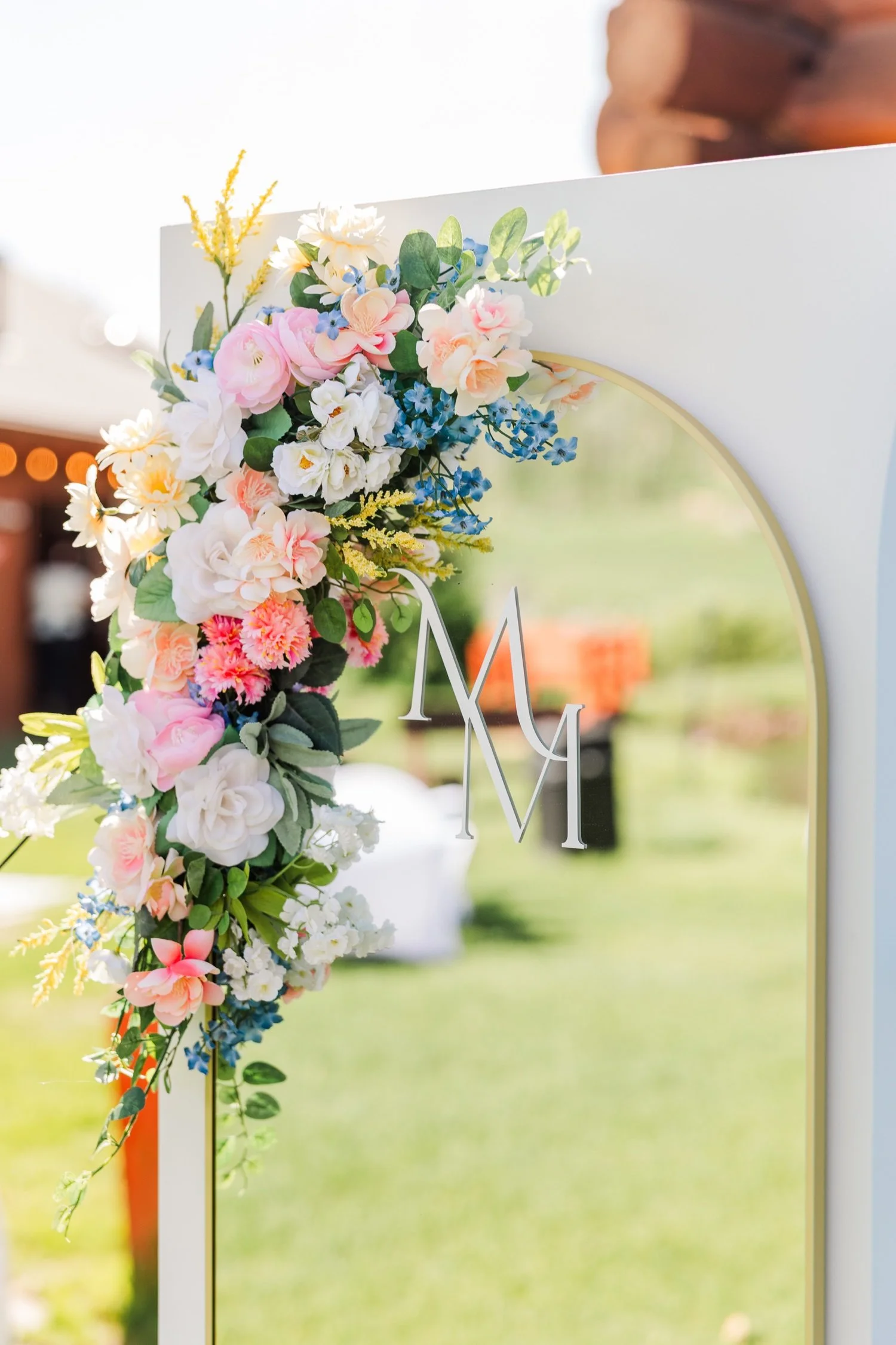11_outdoor-wedding-space-colors-flint-wood-florist.jpg