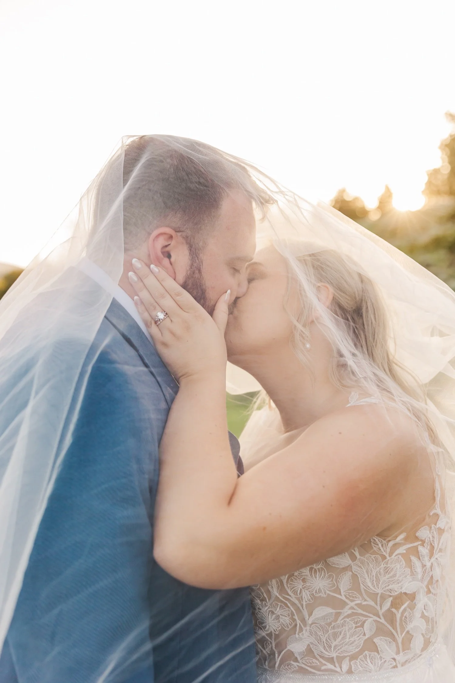 32_veil-wedding-photo-golden-hour-portraits.jpg