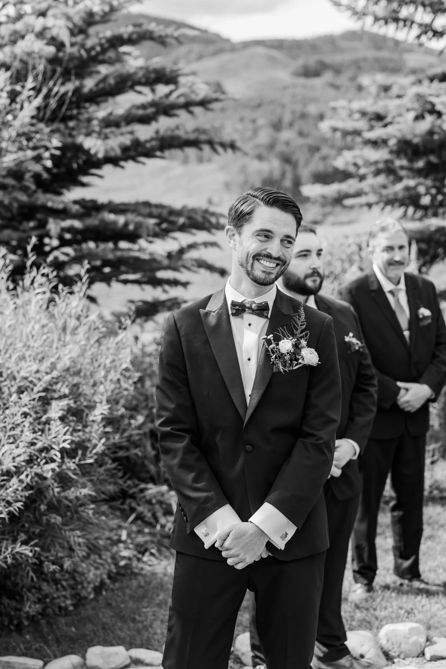 11_grooms-attire-colorado-outdoor-wedding.jpg