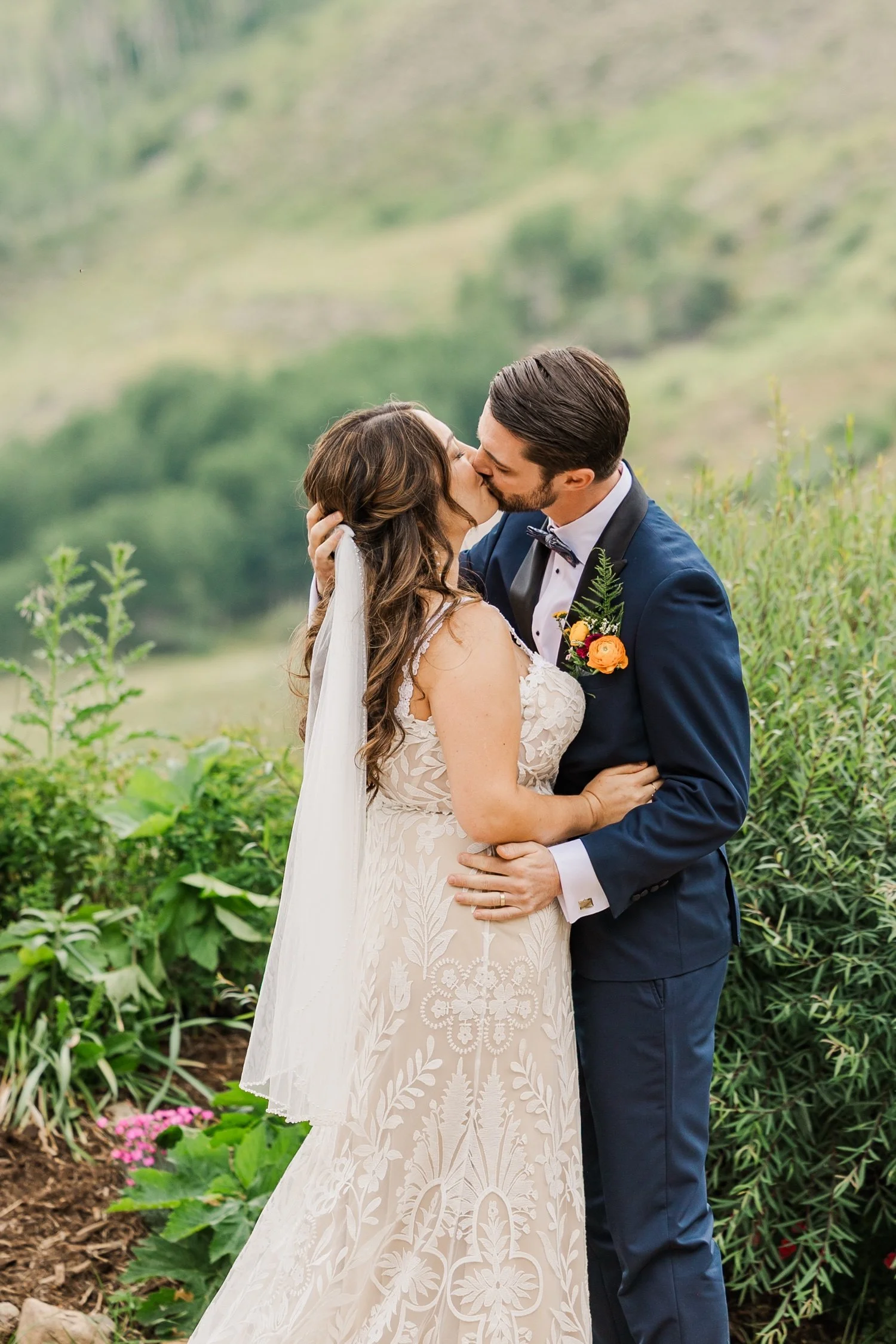 18_wildflower-themed-wedding-venue-crested-butte-mountain-wedding-garden.jpg