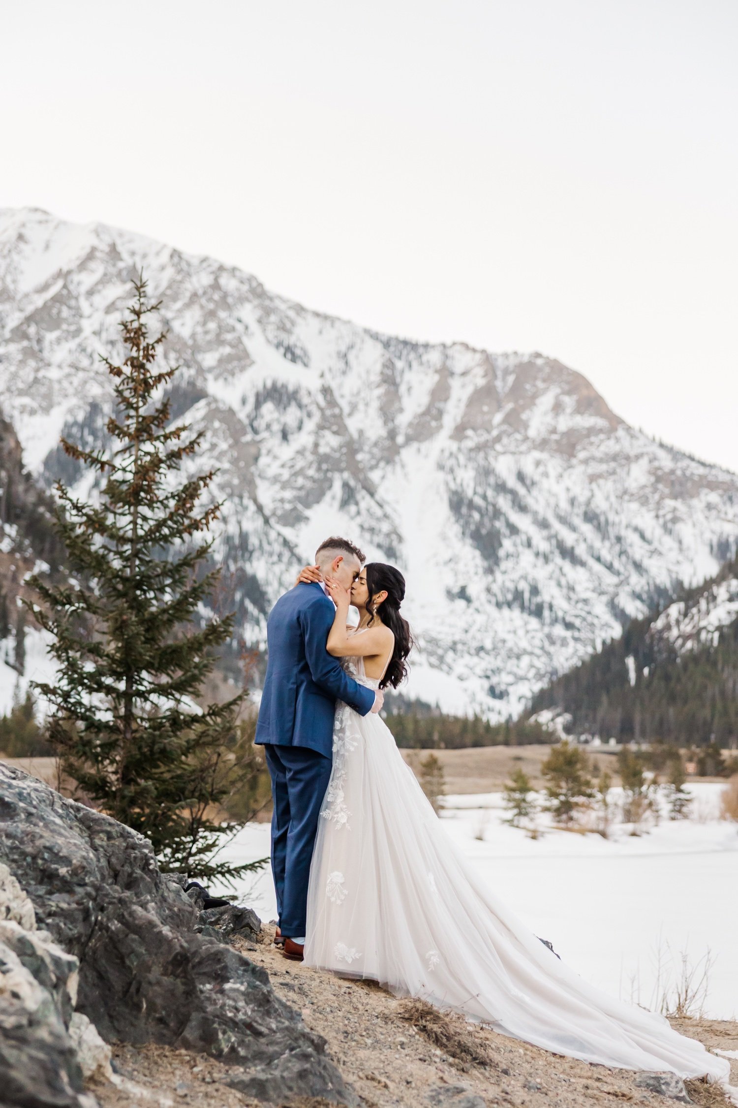 12_winter-elopement-in-colorado.jpg