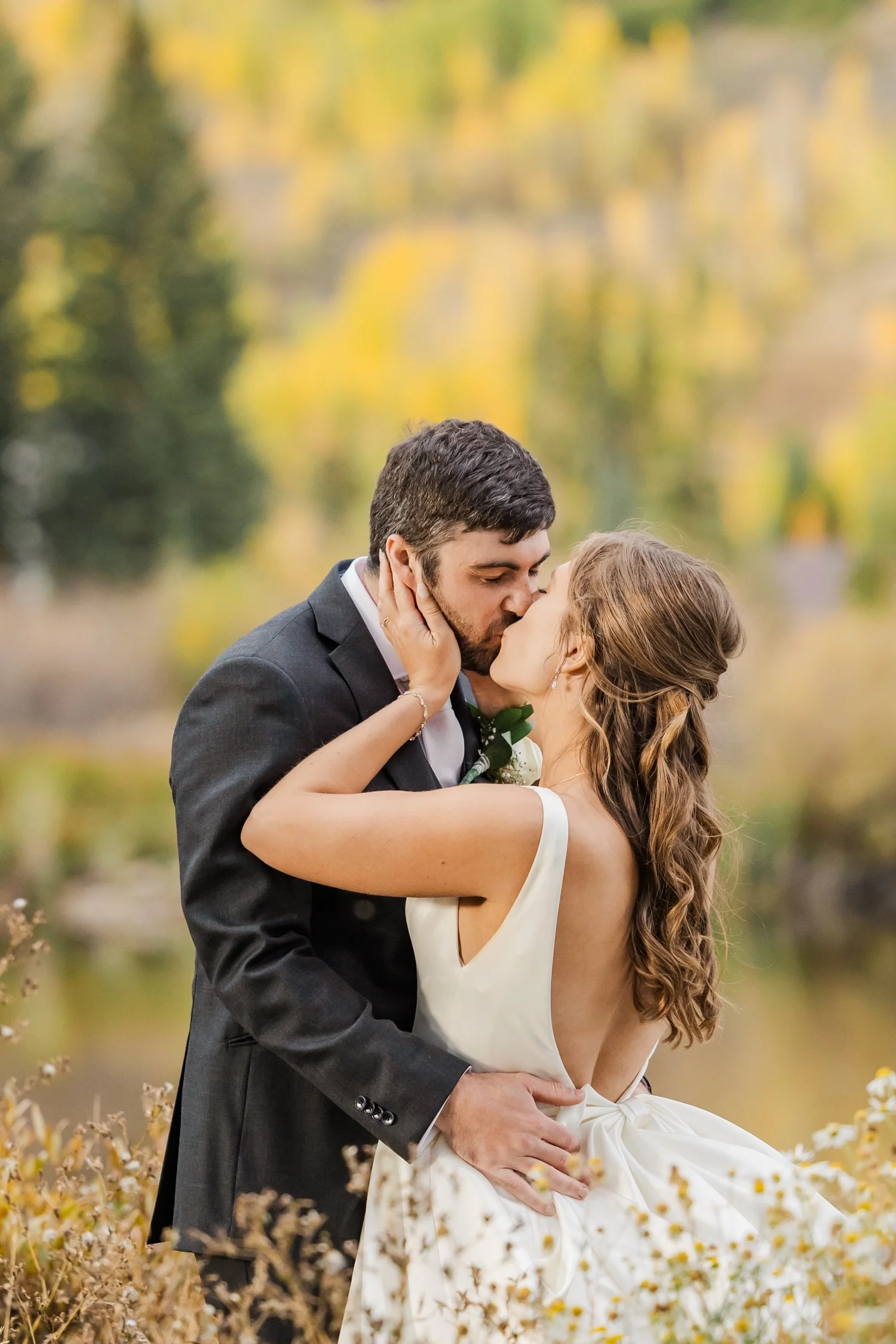 39_fall-wedding-portraits-colorado.jpg