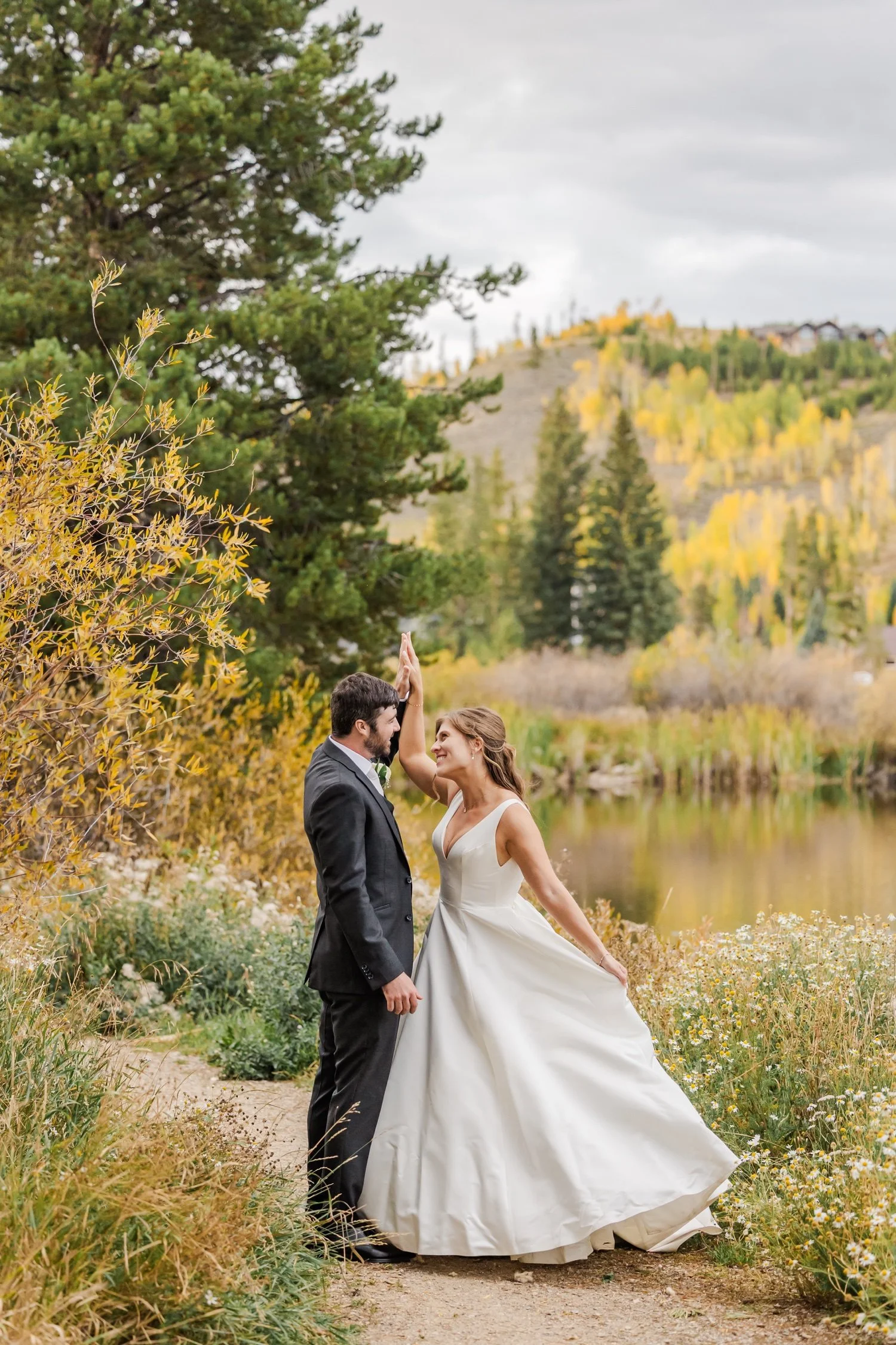 38_colorado-wedding-portraits-winter-park-fall.jpg