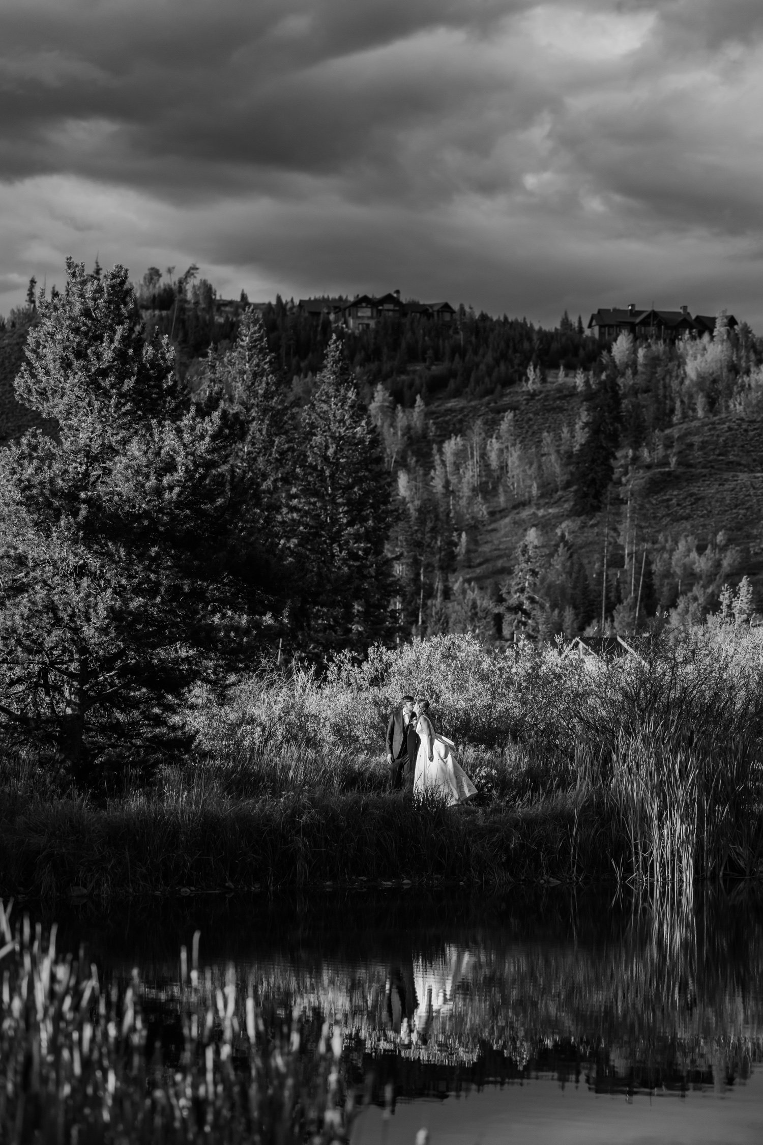 44_mountain-view-wedding-venues-colorado-headwaters-center.jpg