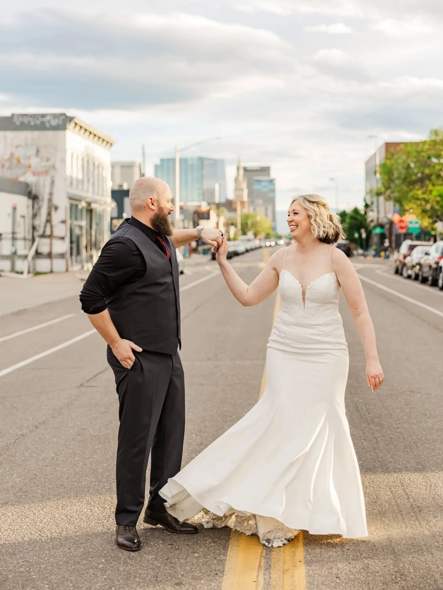 Can we get a little commotion for a Denver Wedding??? 🥰

The mountains are great. Obviously!!! 

But man is it fun to have a wedding day in Denver where nobody had to drive up i70 🤪

Another great benefit is that your guests can check out all the f