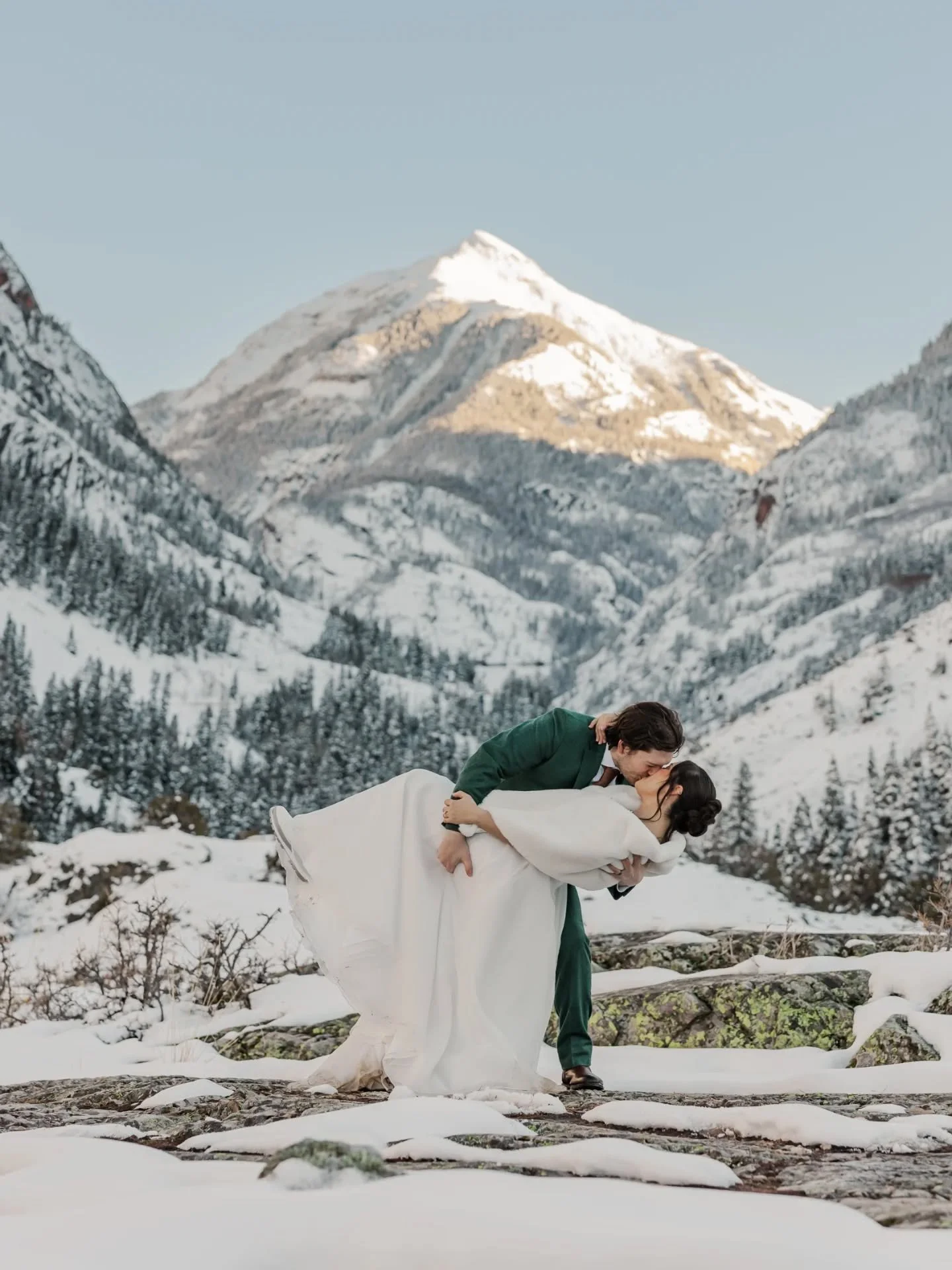 Delia and Scott had the most beeeaaauuutiful winter vibes in Ouray for their Valentine's Day Elopement! 🤩

A fresh dusting of snow paired with a stunning blue bird day made for something pretty special! The San Juan Mountains are truly perfect for a