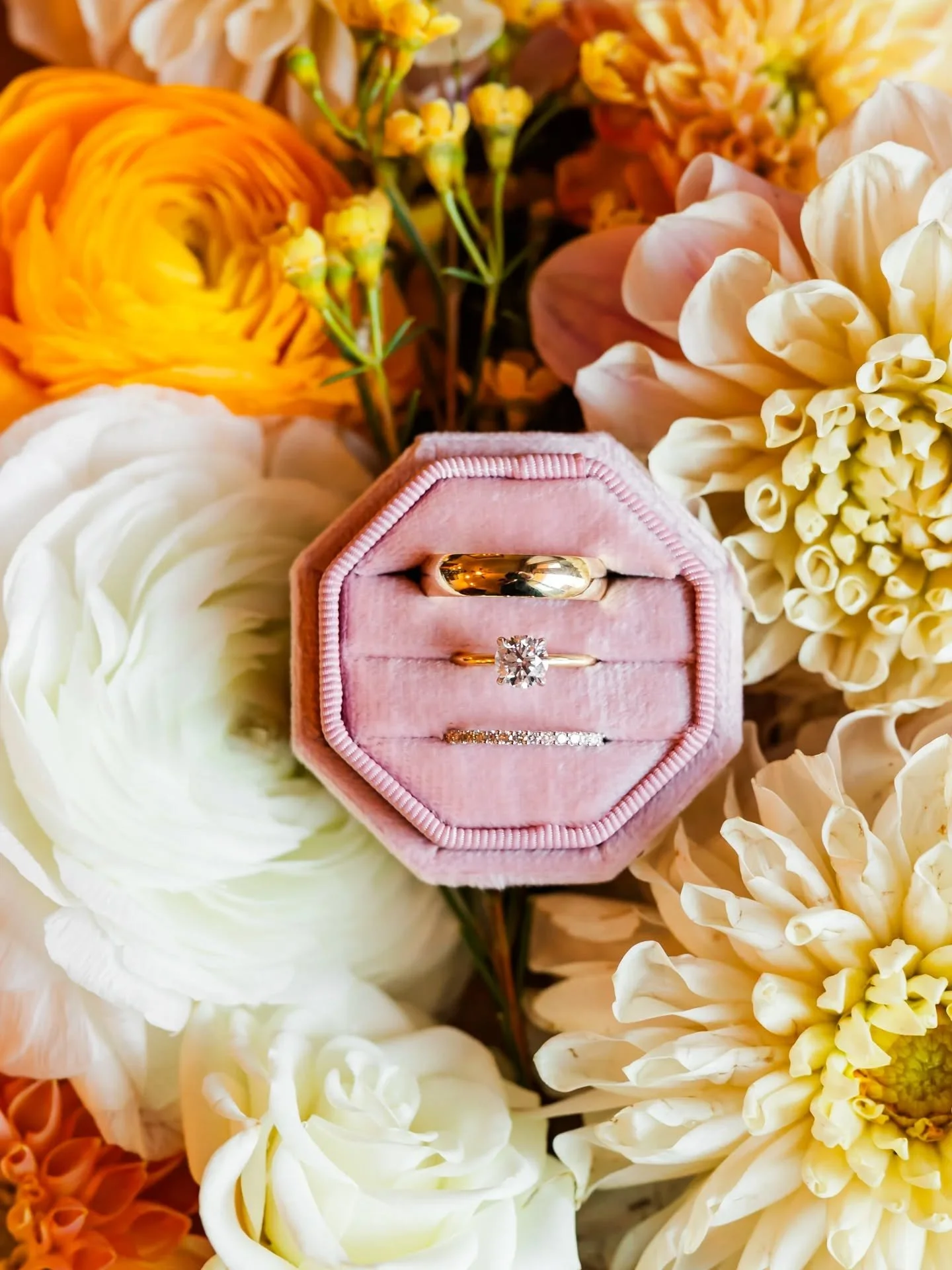 To really make your detail photos pop, asking your florist for a couple extra blooms or stems is MUCH appreciated!! 

It helps bring the colors and theme of your day together in such a lovely way in your overall gallery, and I absolutely love includi